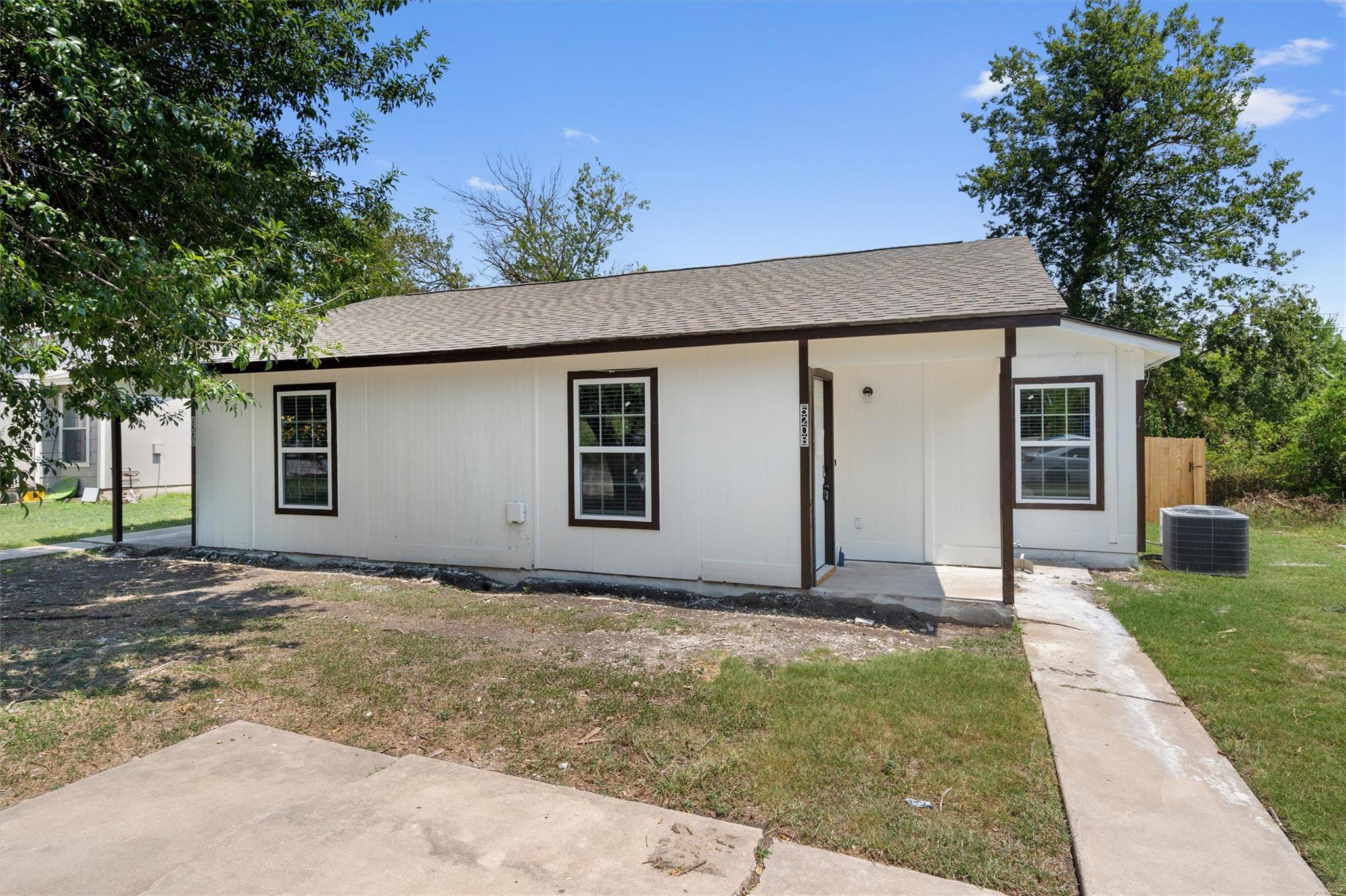 520 Lenora Dr # B, Taylor, TX 76574