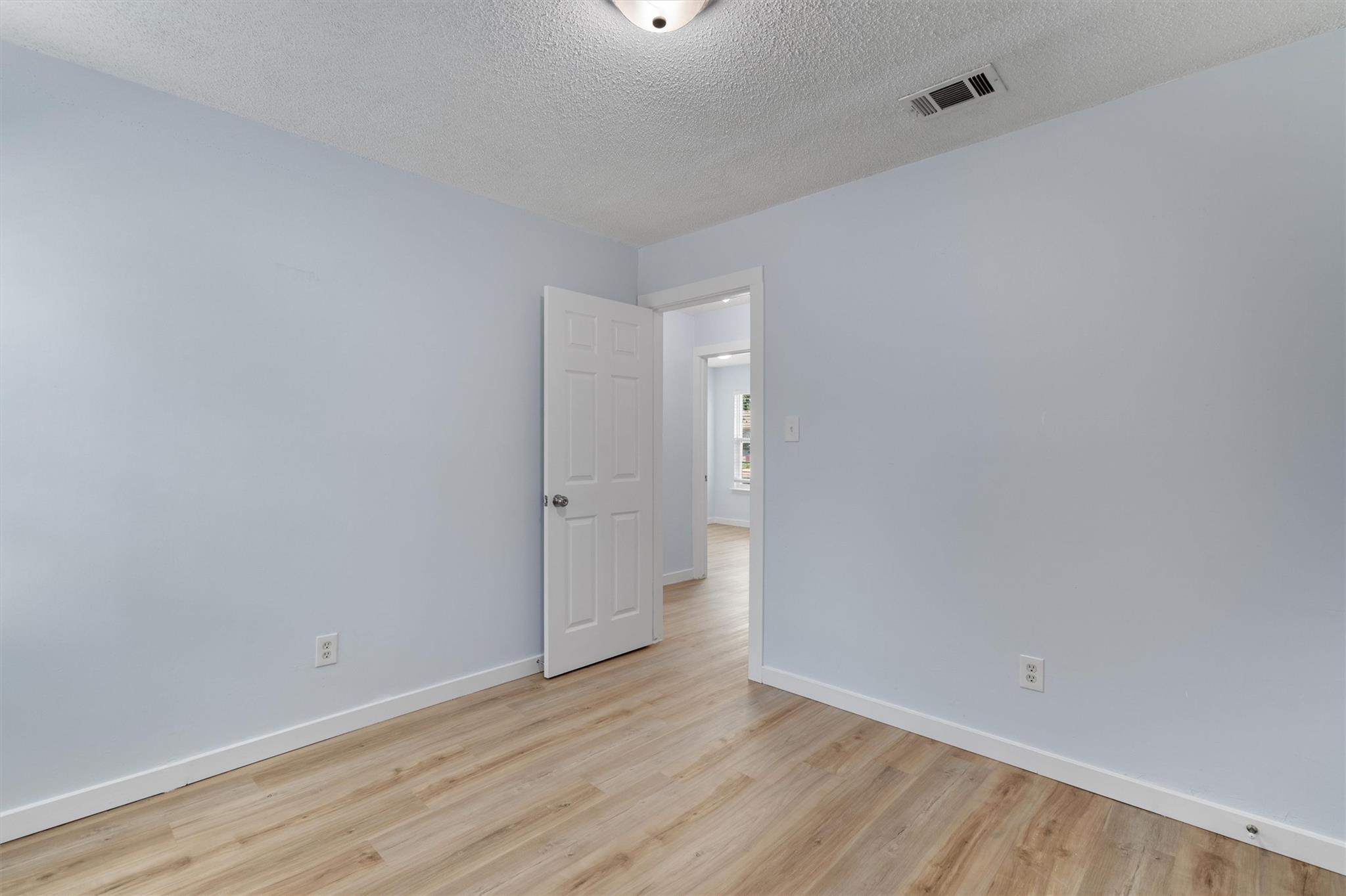 520 Lenora Dr # B, Taylor, TX 76574