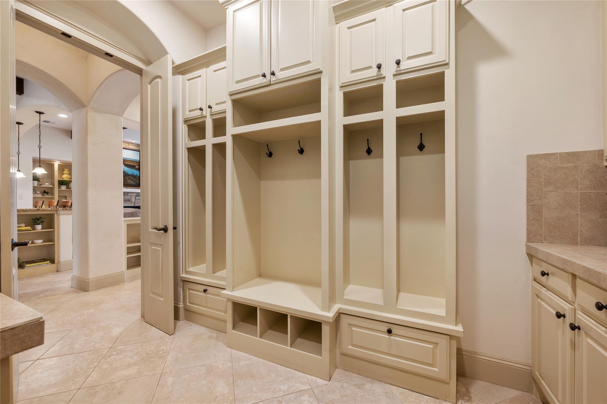 117 Black Wolf Run, Austin, TX 78738