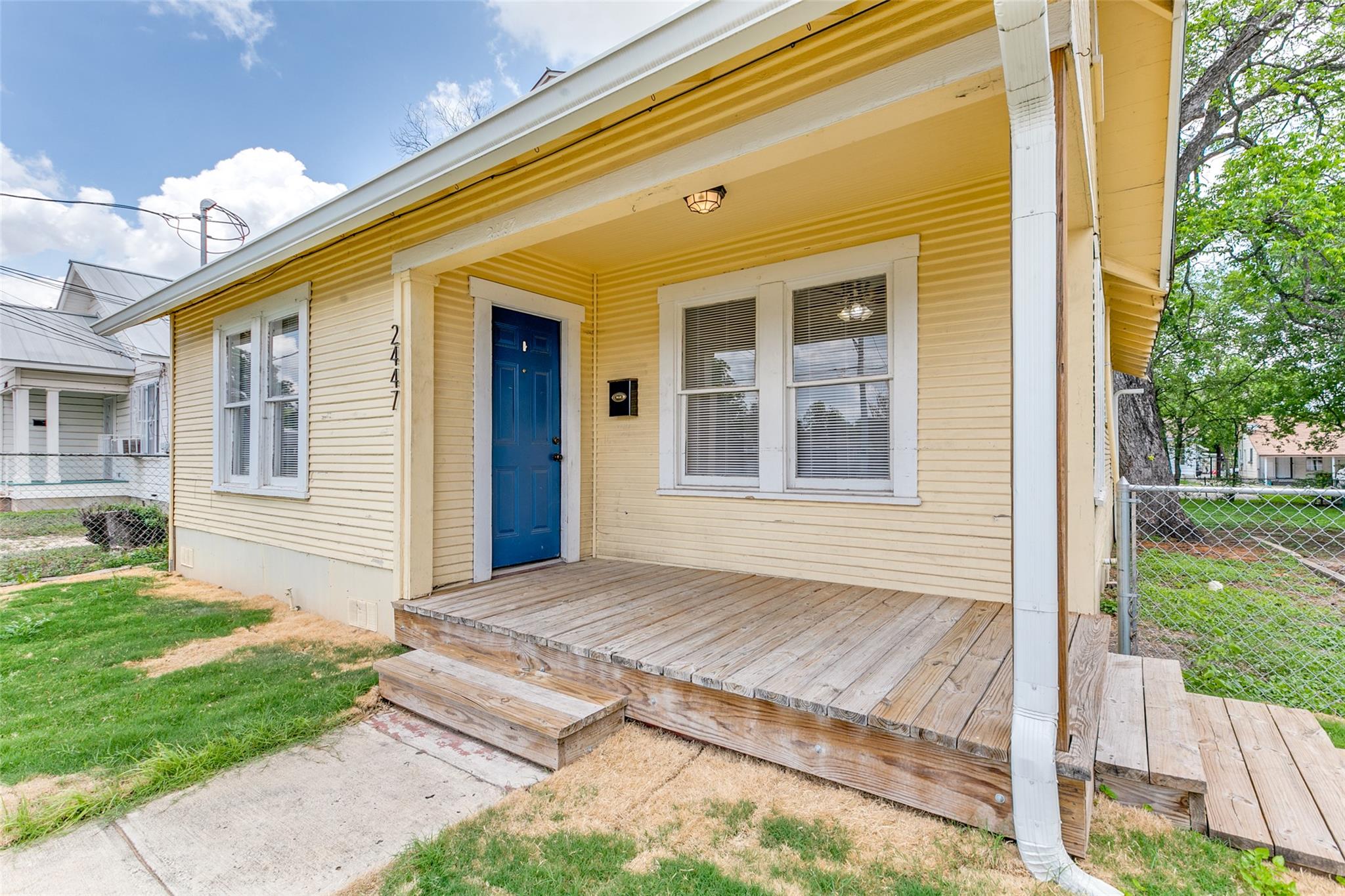 2447 E Houston St, San Antonio, TX 78202