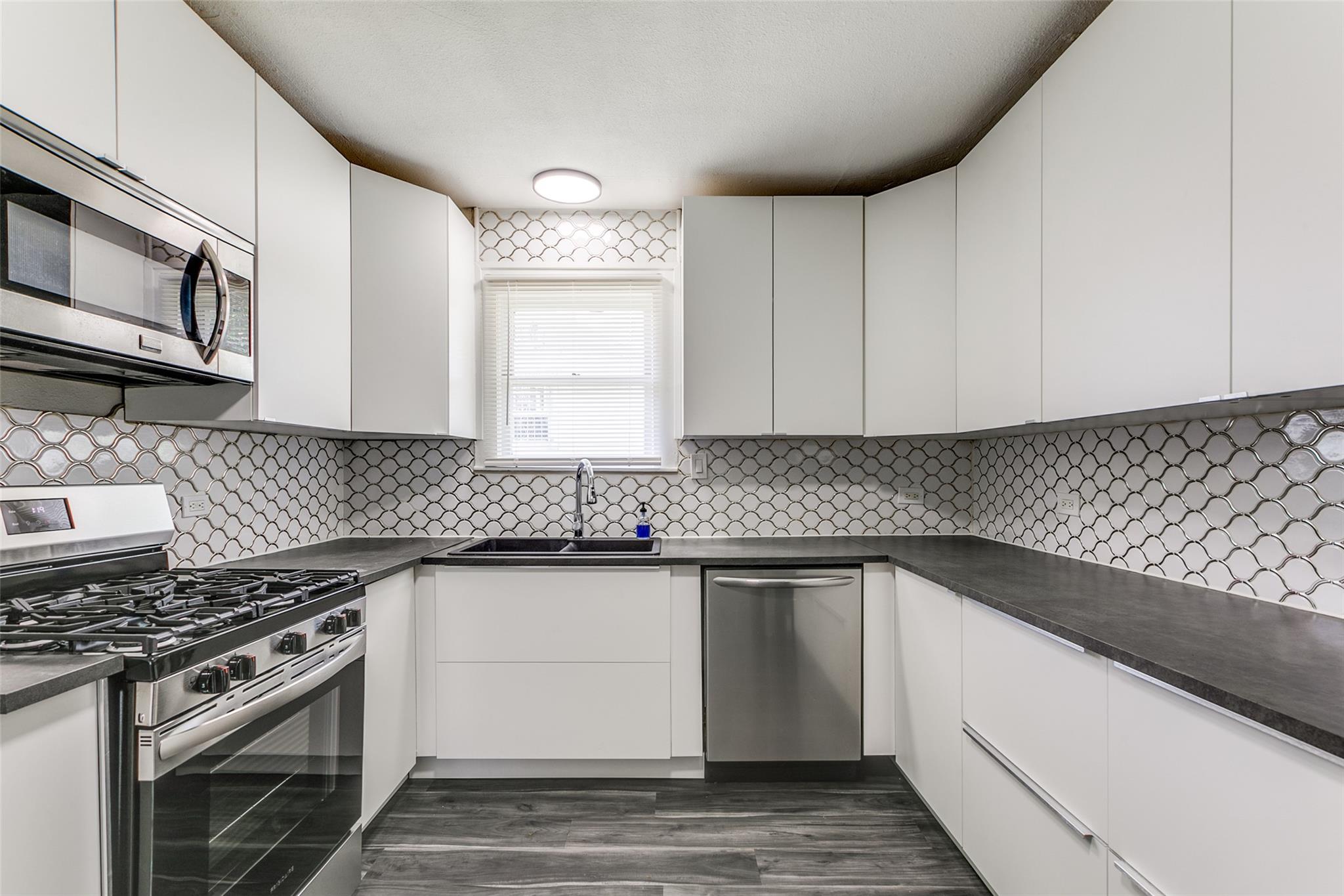 2447 E Houston St, San Antonio, TX 78202