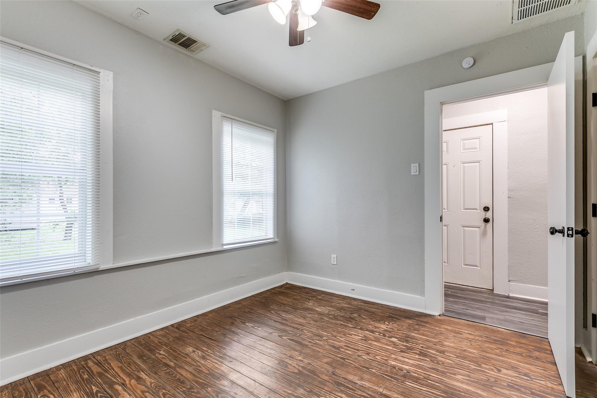 2447 E Houston St, San Antonio, TX 78202