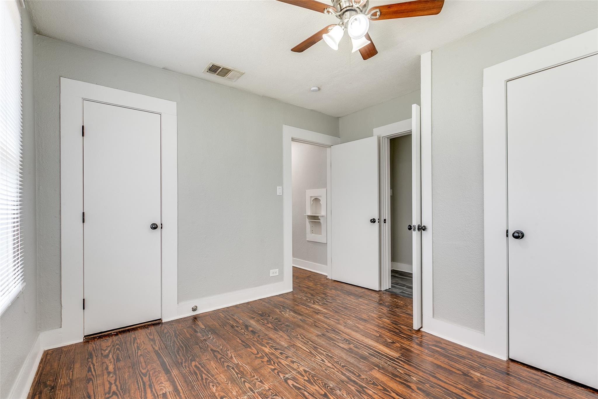 2447 E Houston St, San Antonio, TX 78202