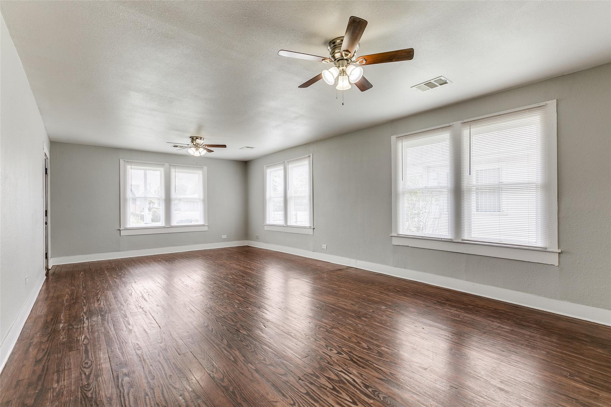 2447 E Houston St, San Antonio, TX 78202