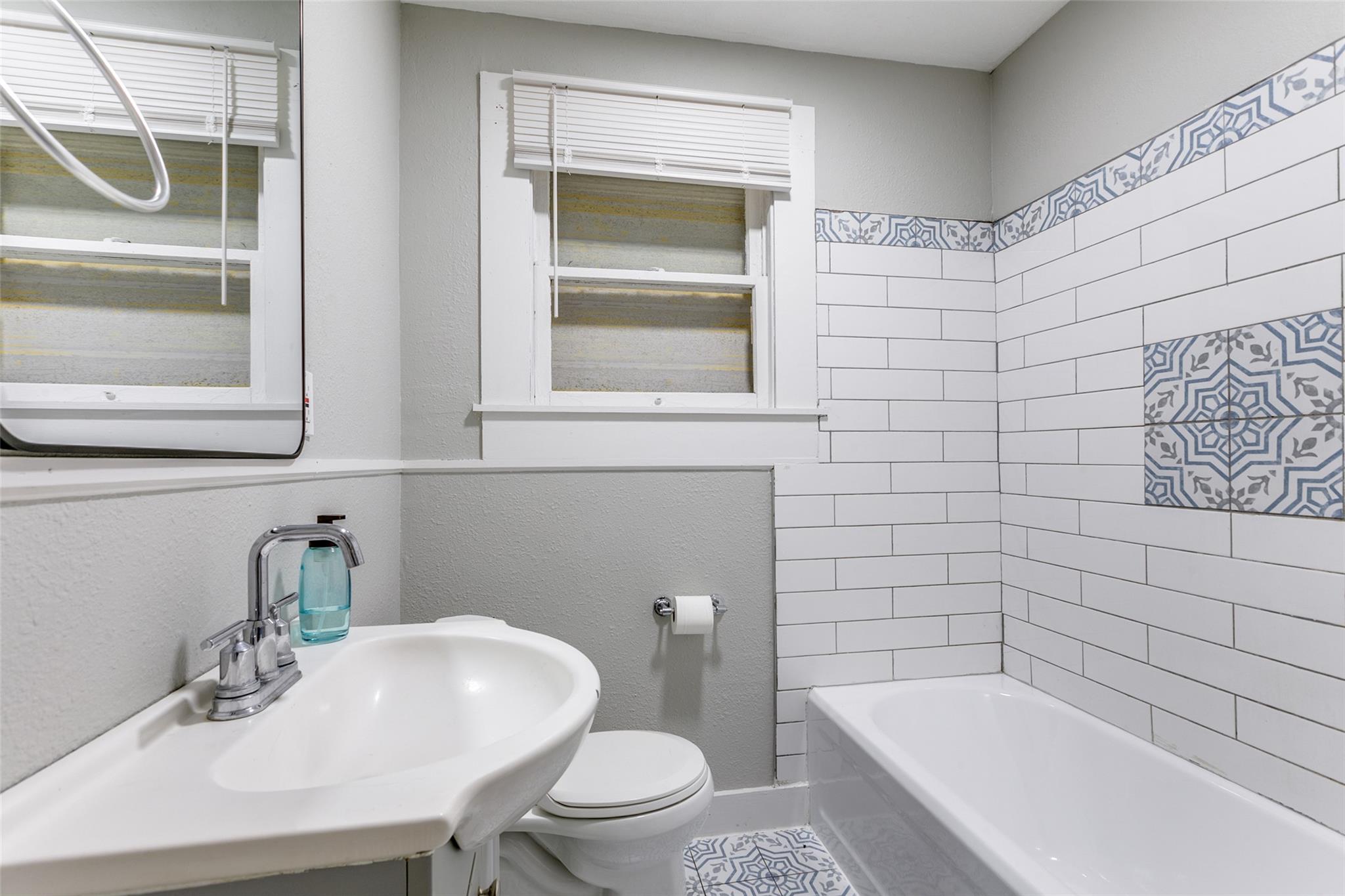 2447 E Houston St, San Antonio, TX 78202