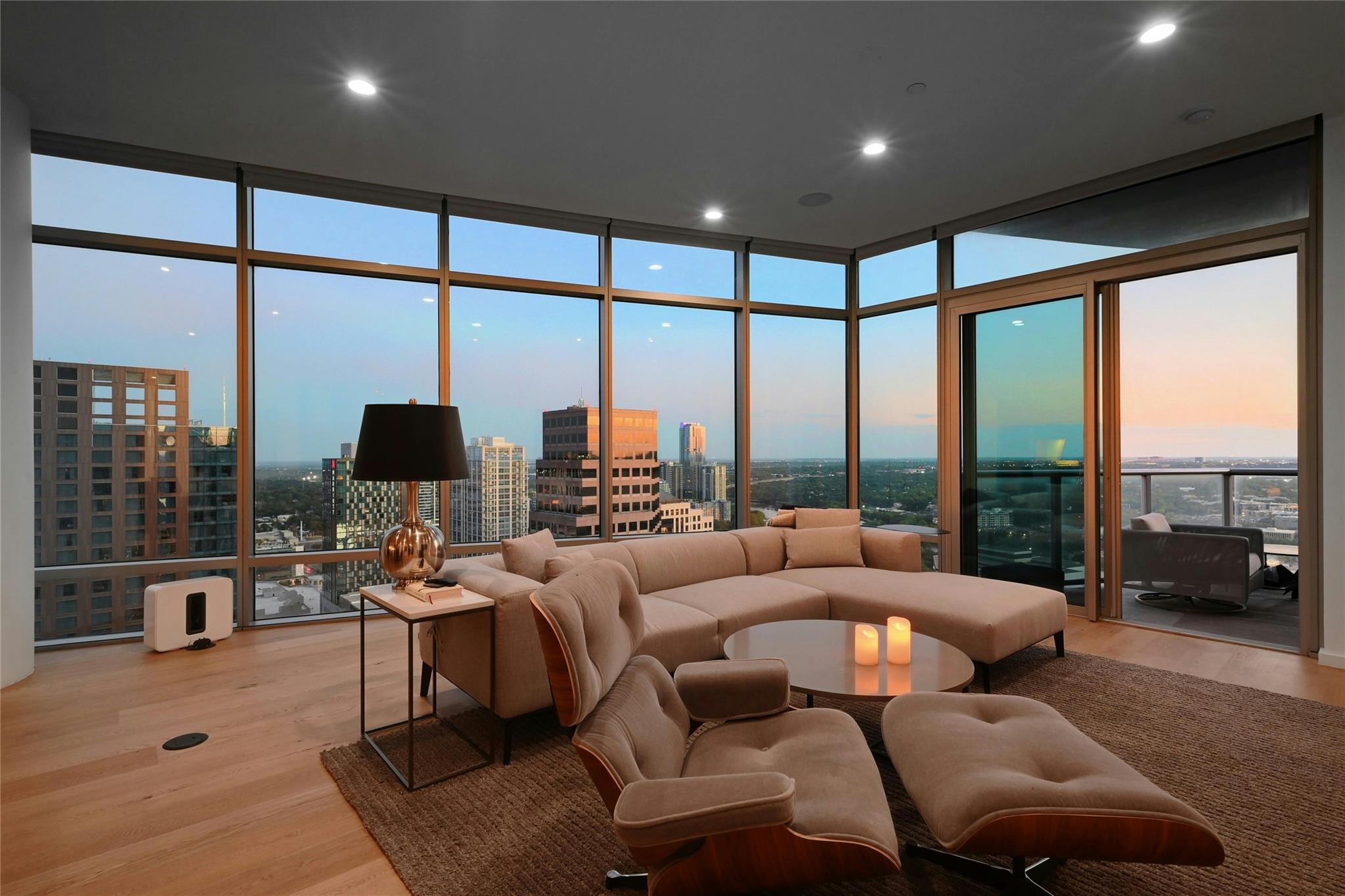 200 Congress Ave # 32SE, Austin, TX 78701