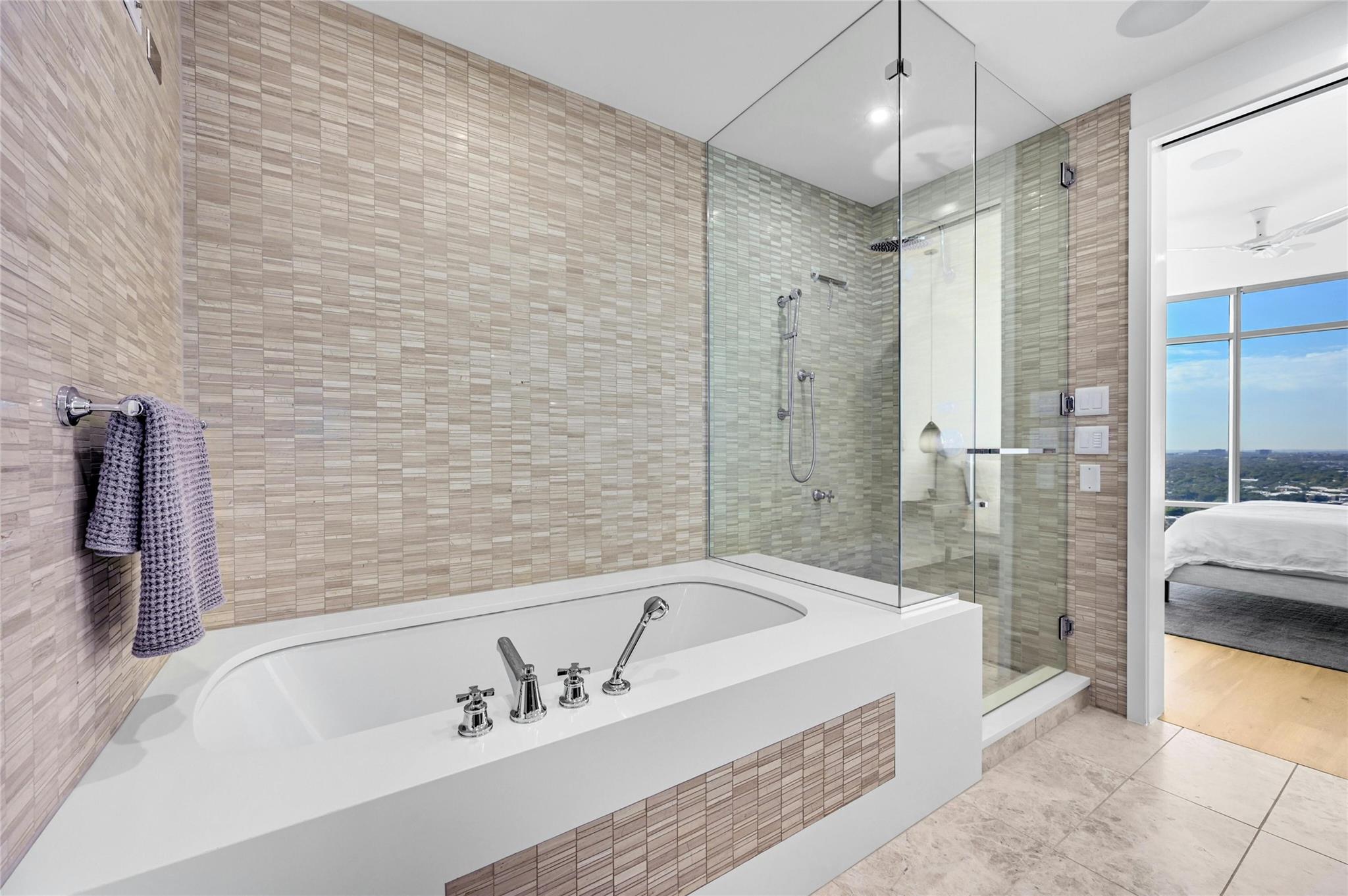 200 Congress Ave # 32SE, Austin, TX 78701