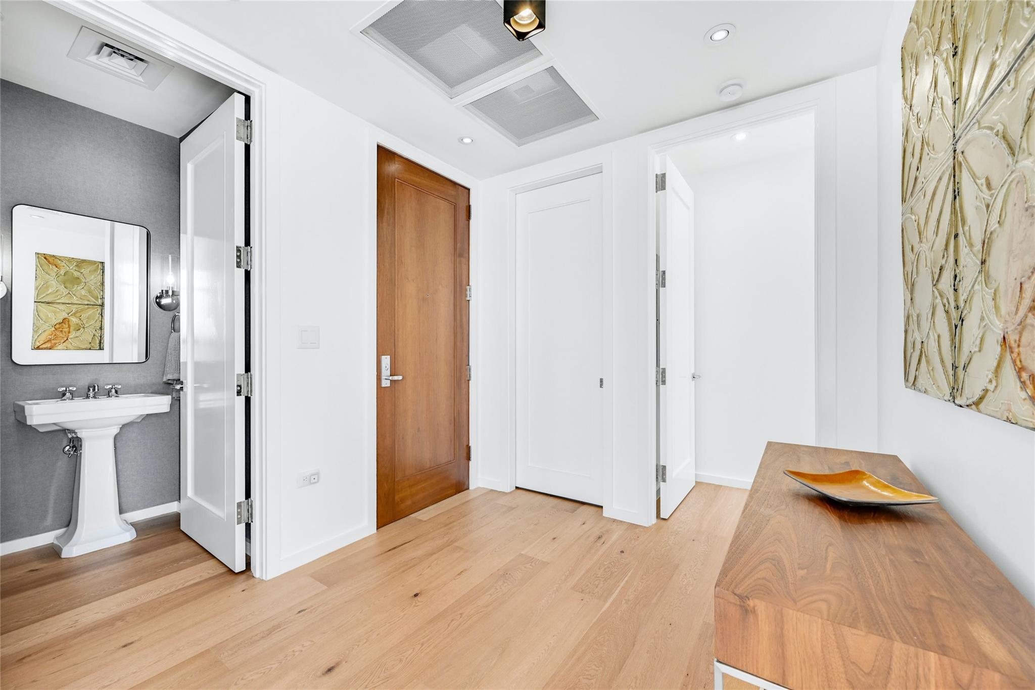 200 Congress Ave # 32SE, Austin, TX 78701