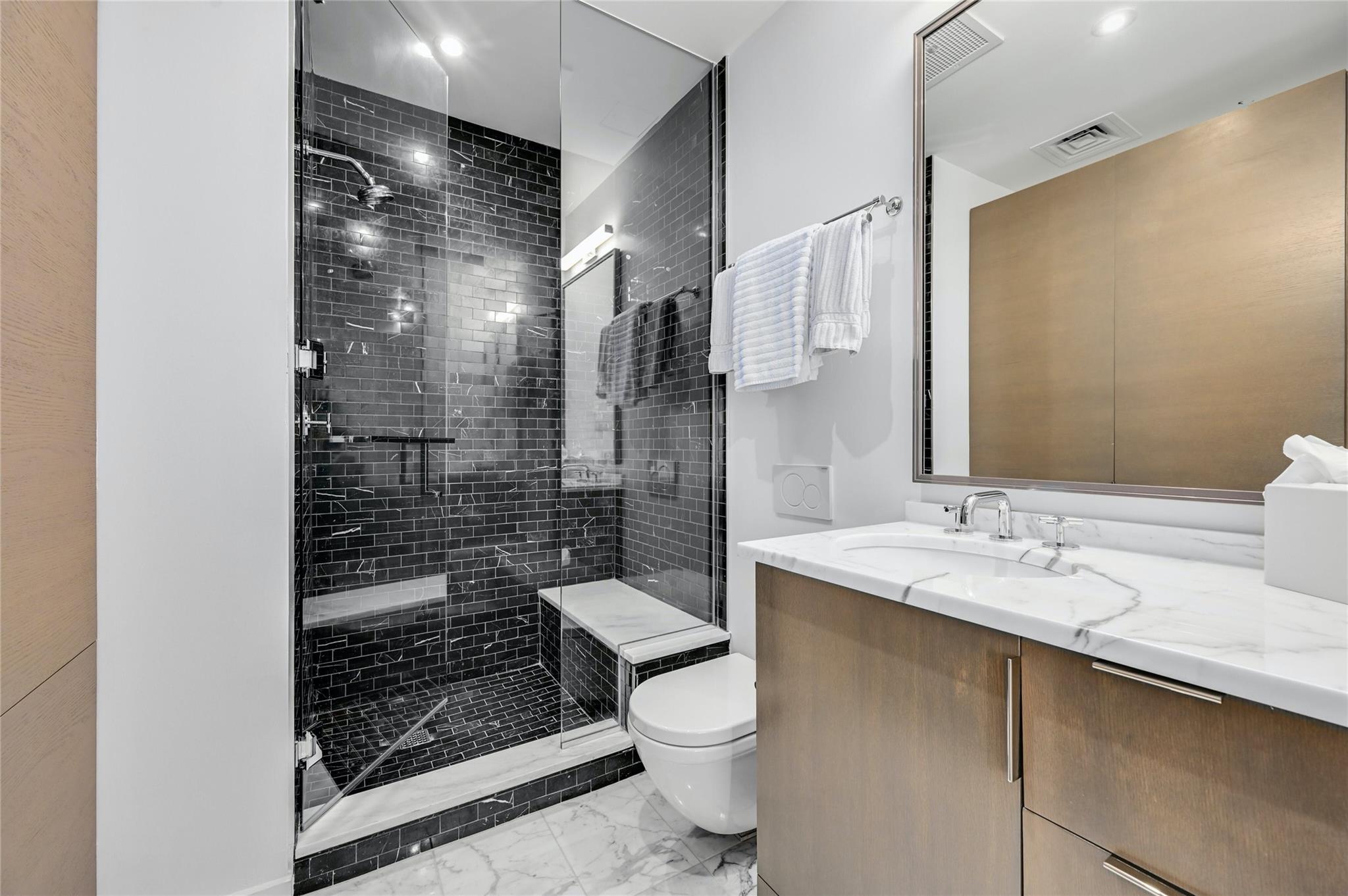 200 Congress Ave # 32SE, Austin, TX 78701