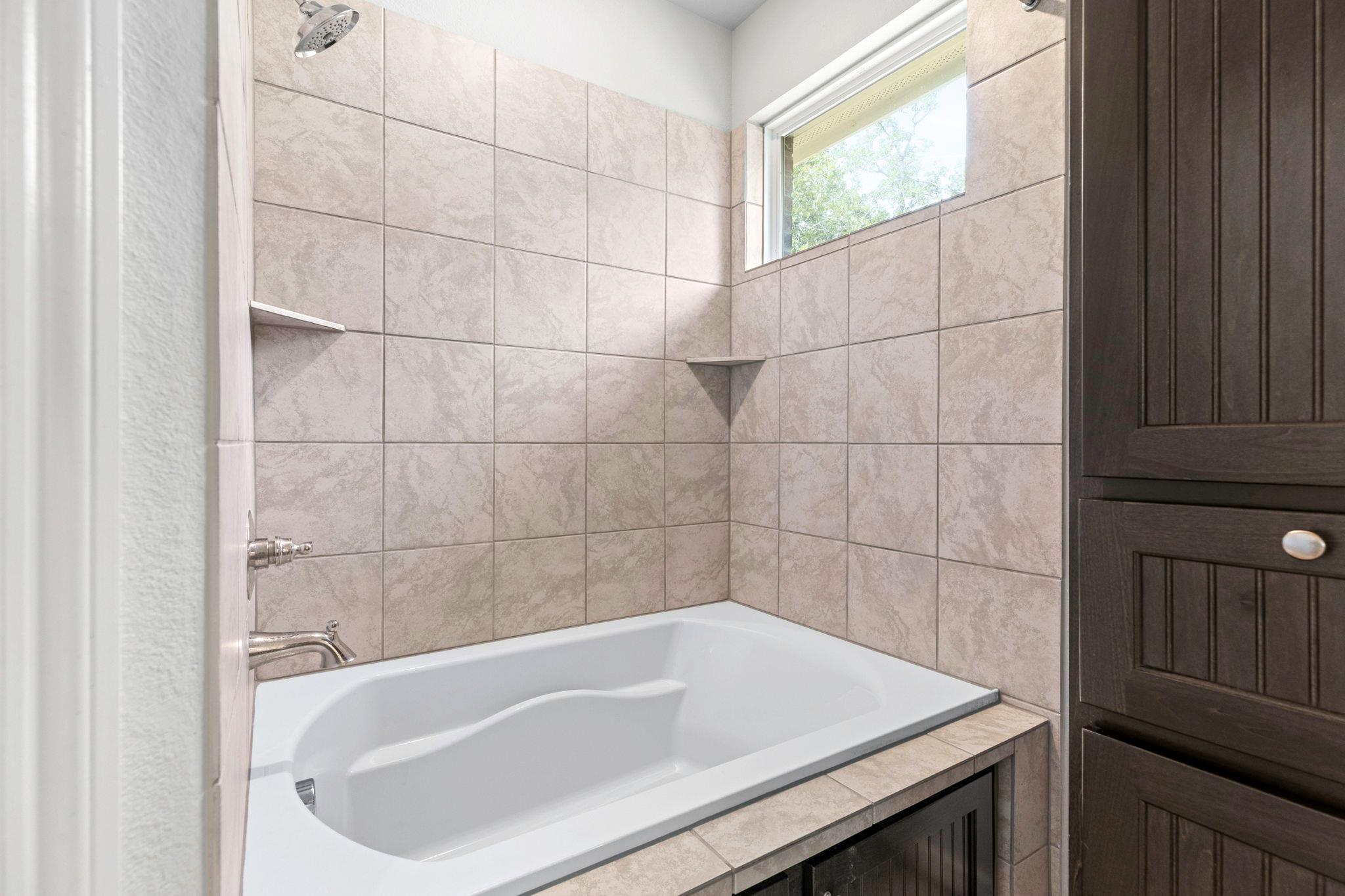 446 Post Oak, Gonzales, TX 78629