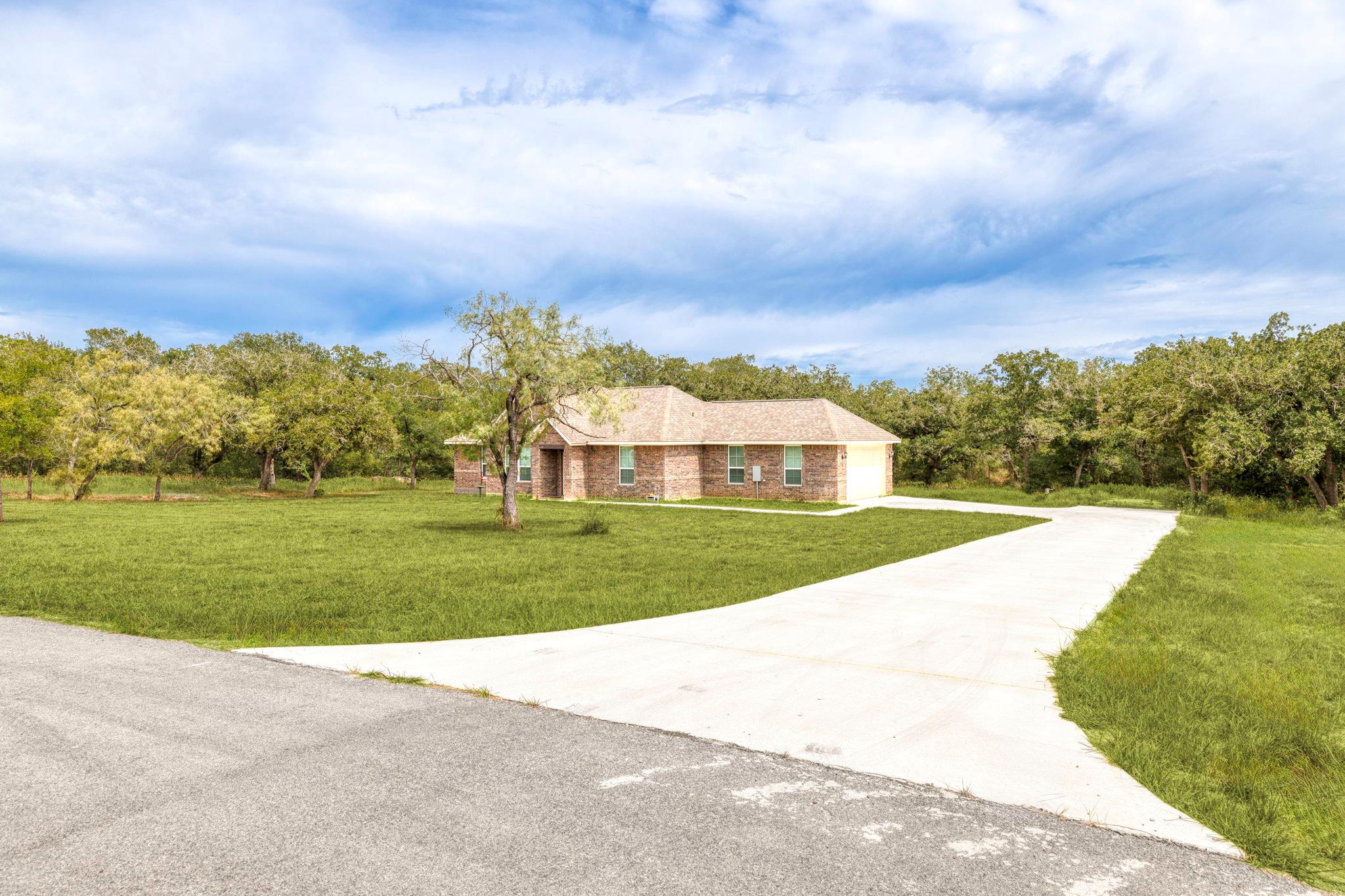 446 Post Oak, Gonzales, TX 78629