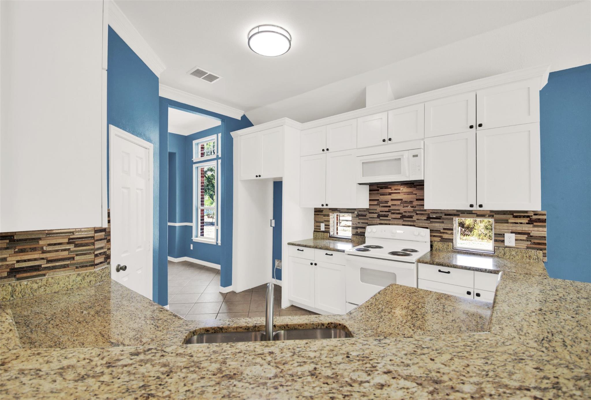 230 Heritage Oaks Dr, Cedar Creek, TX 78612