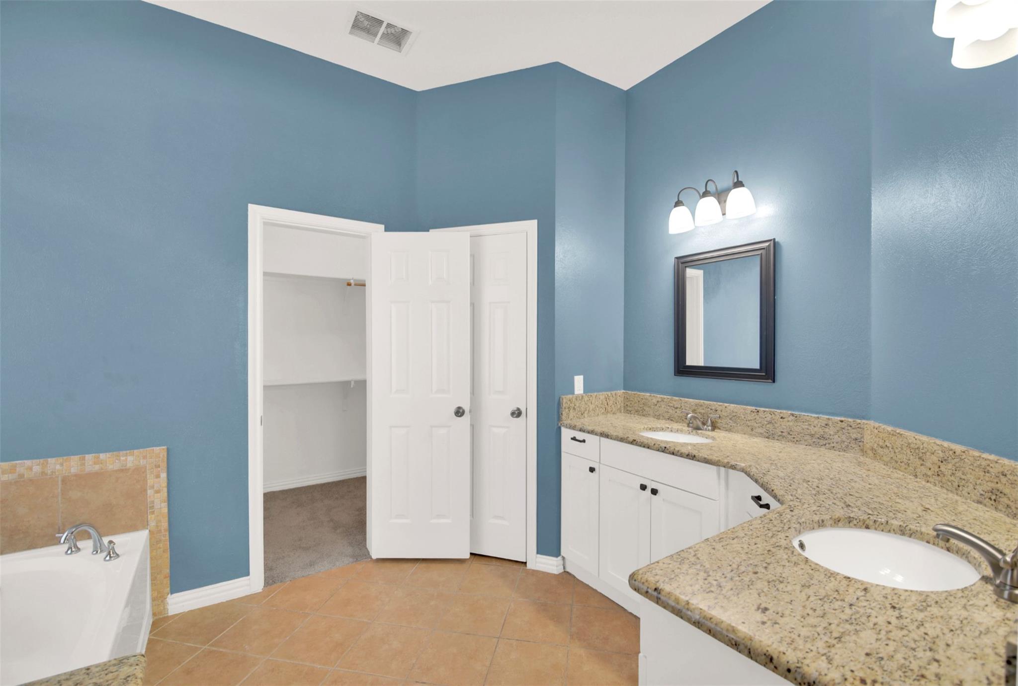 230 Heritage Oaks Dr, Cedar Creek, TX 78612