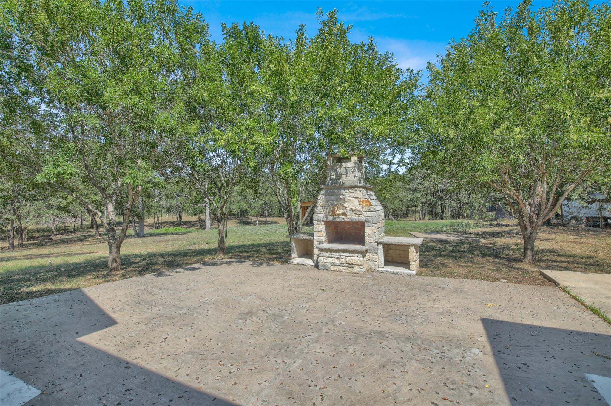 230 Heritage Oaks Dr, Cedar Creek, TX 78612