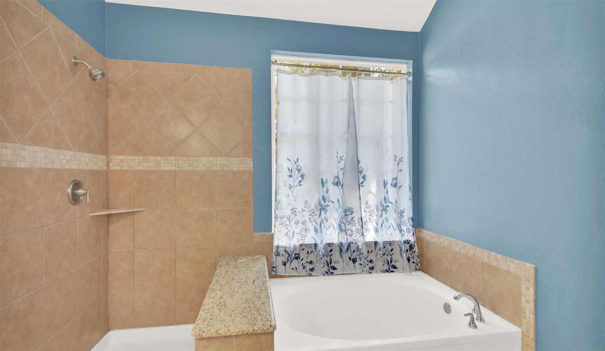 230 Heritage Oaks Dr, Cedar Creek, TX 78612