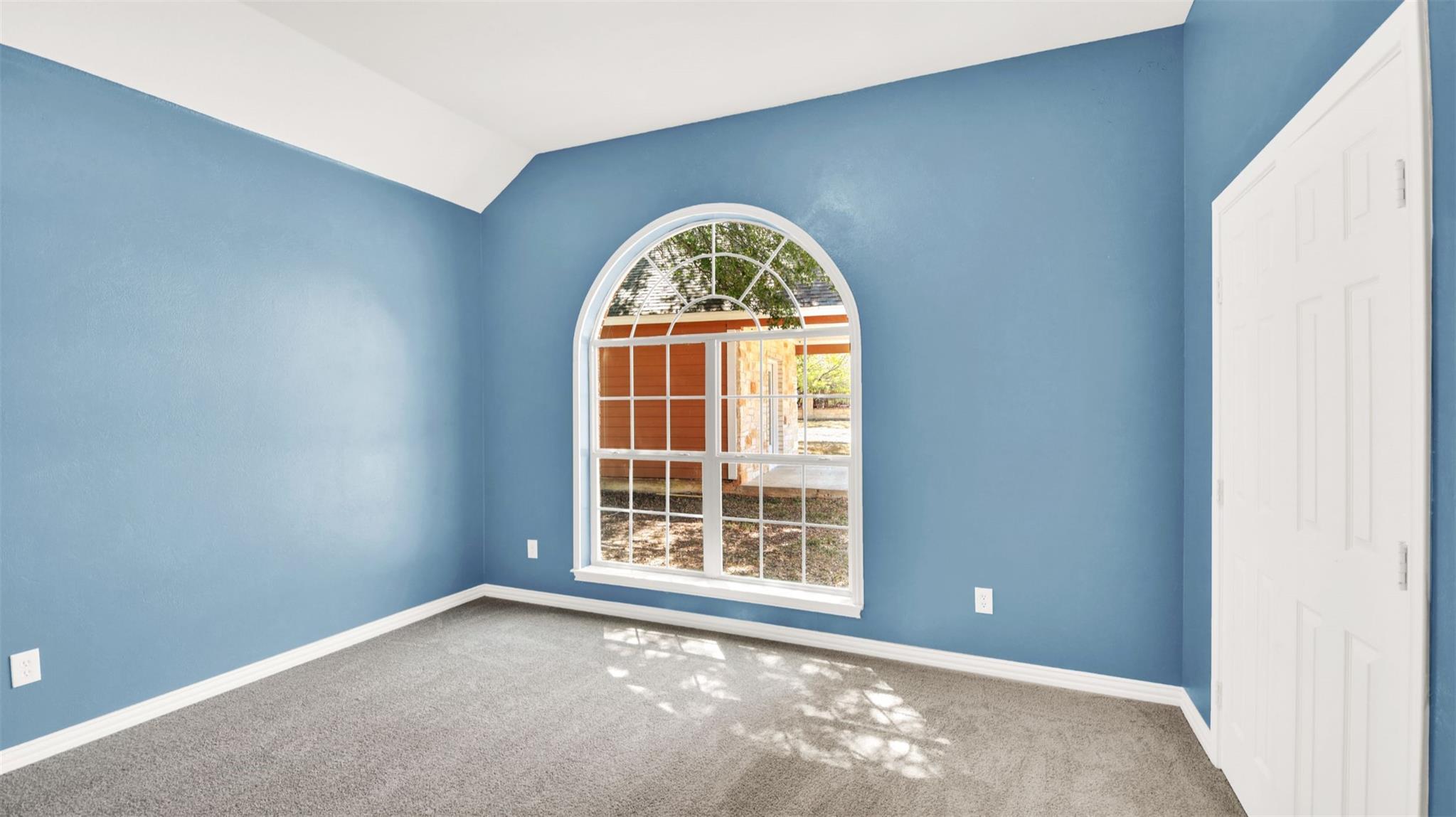 230 Heritage Oaks Dr, Cedar Creek, TX 78612