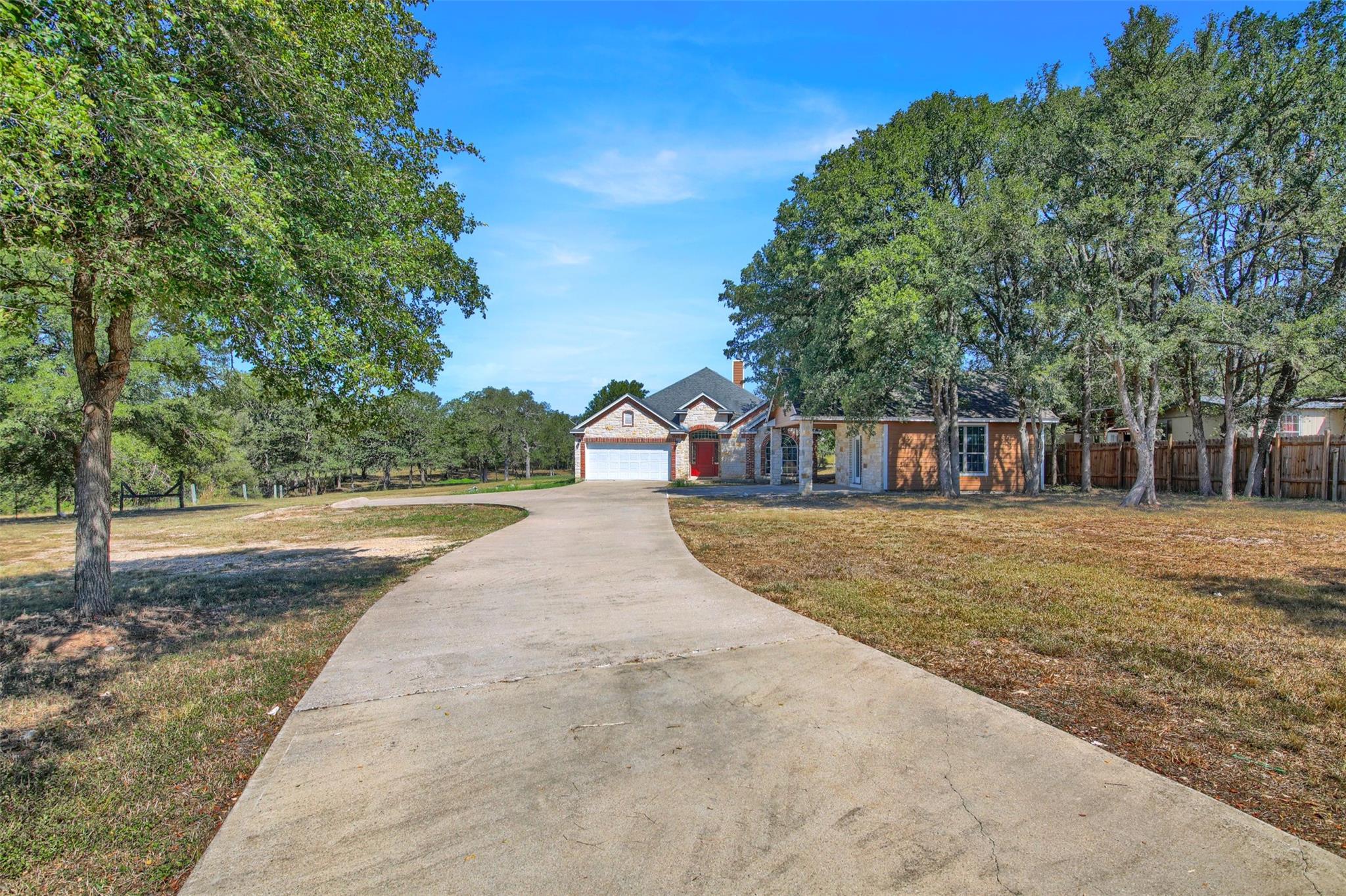 230 Heritage Oaks Dr, Cedar Creek, TX 78612