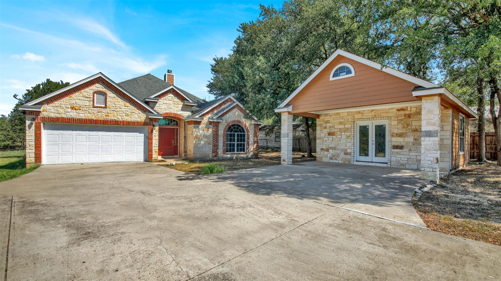 230 Heritage Oaks Dr, Cedar Creek, TX 78612