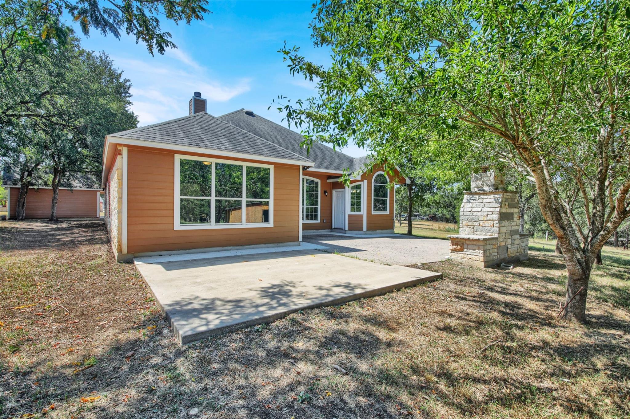 230 Heritage Oaks Dr, Cedar Creek, TX 78612