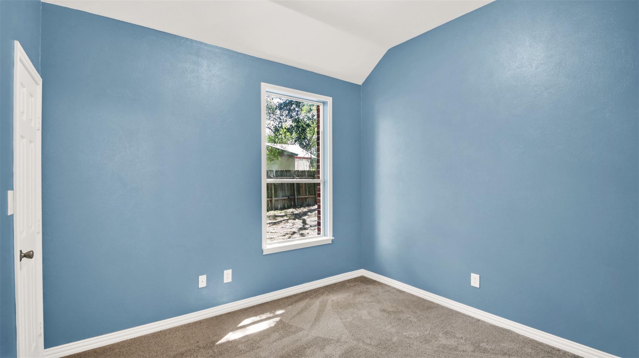 230 Heritage Oaks Dr, Cedar Creek, TX 78612