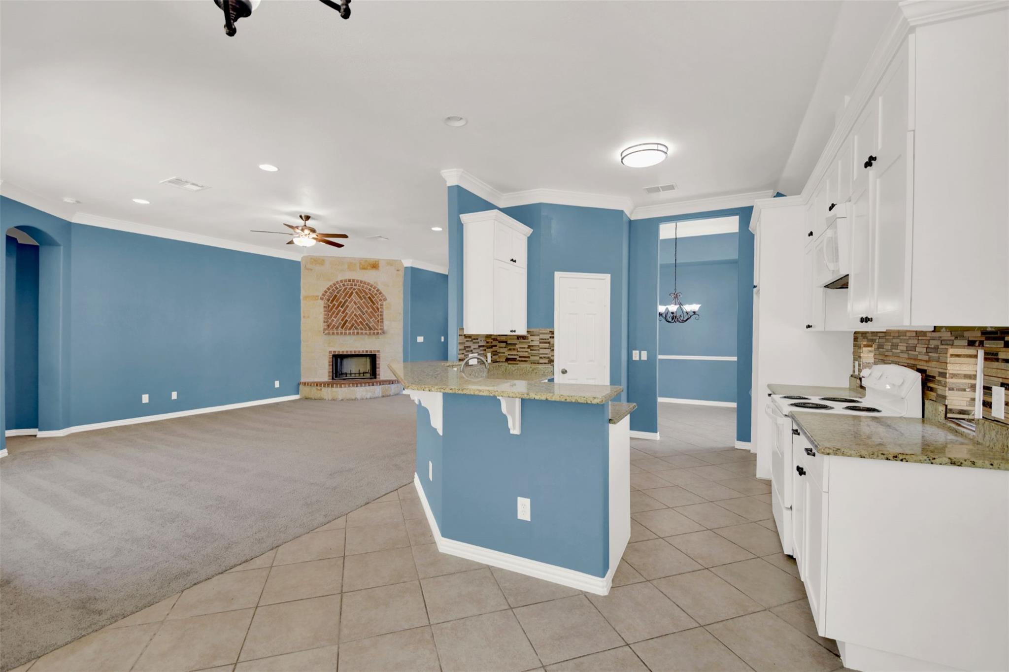 230 Heritage Oaks Dr, Cedar Creek, TX 78612