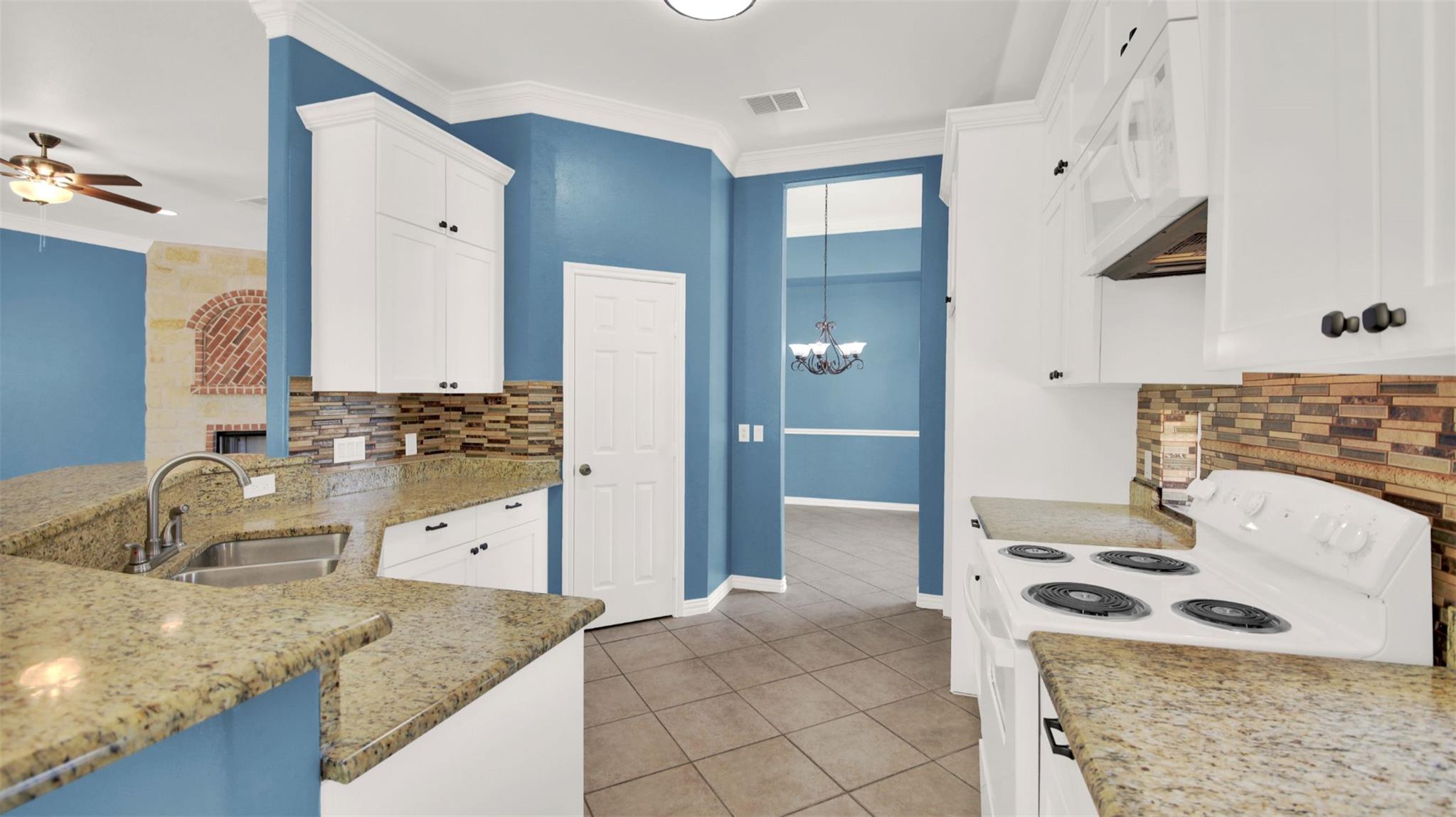 230 Heritage Oaks Dr, Cedar Creek, TX 78612