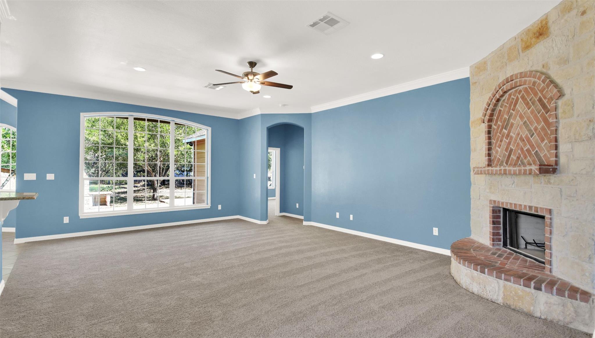 230 Heritage Oaks Dr, Cedar Creek, TX 78612