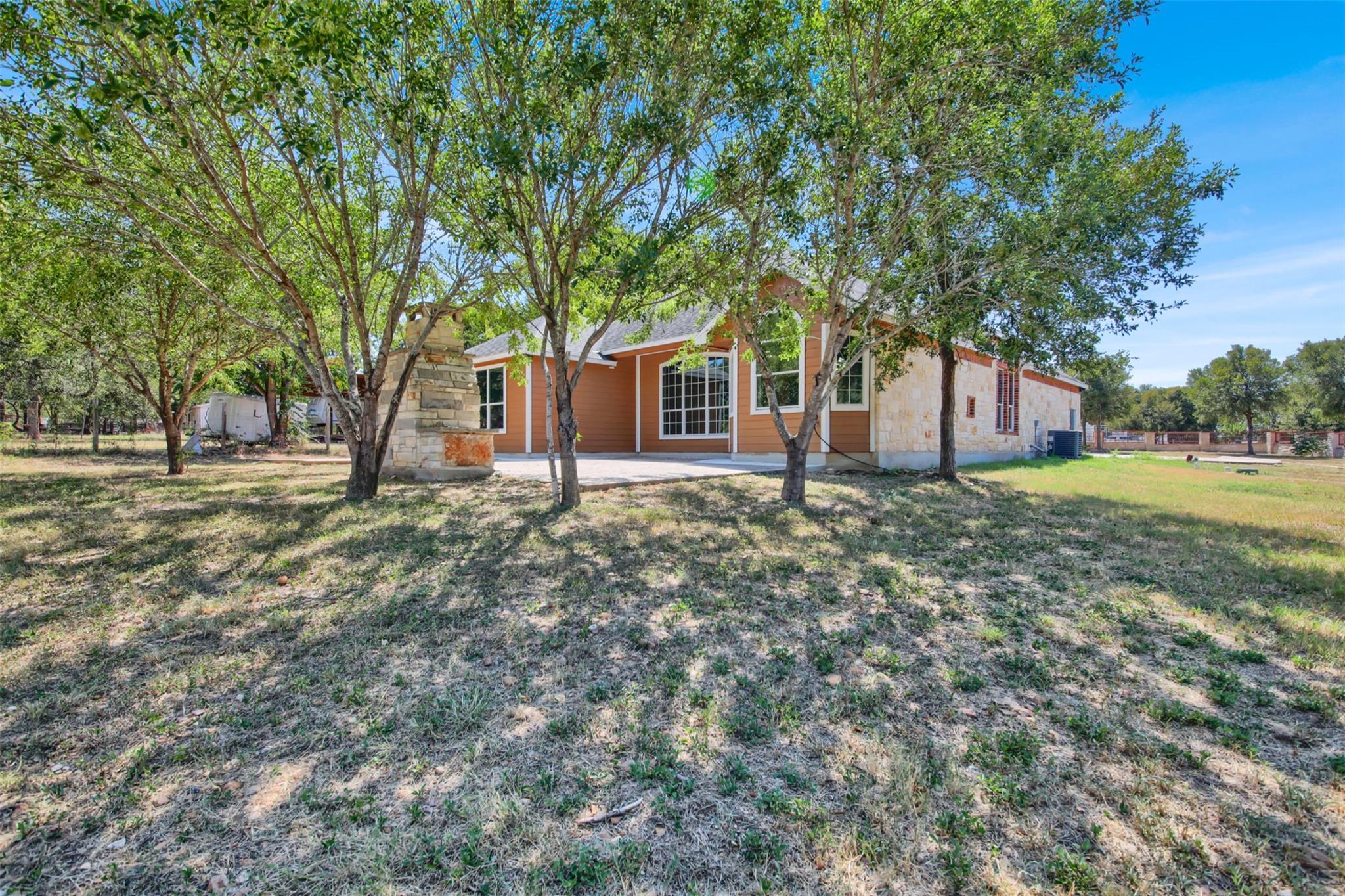 230 Heritage Oaks Dr, Cedar Creek, TX 78612