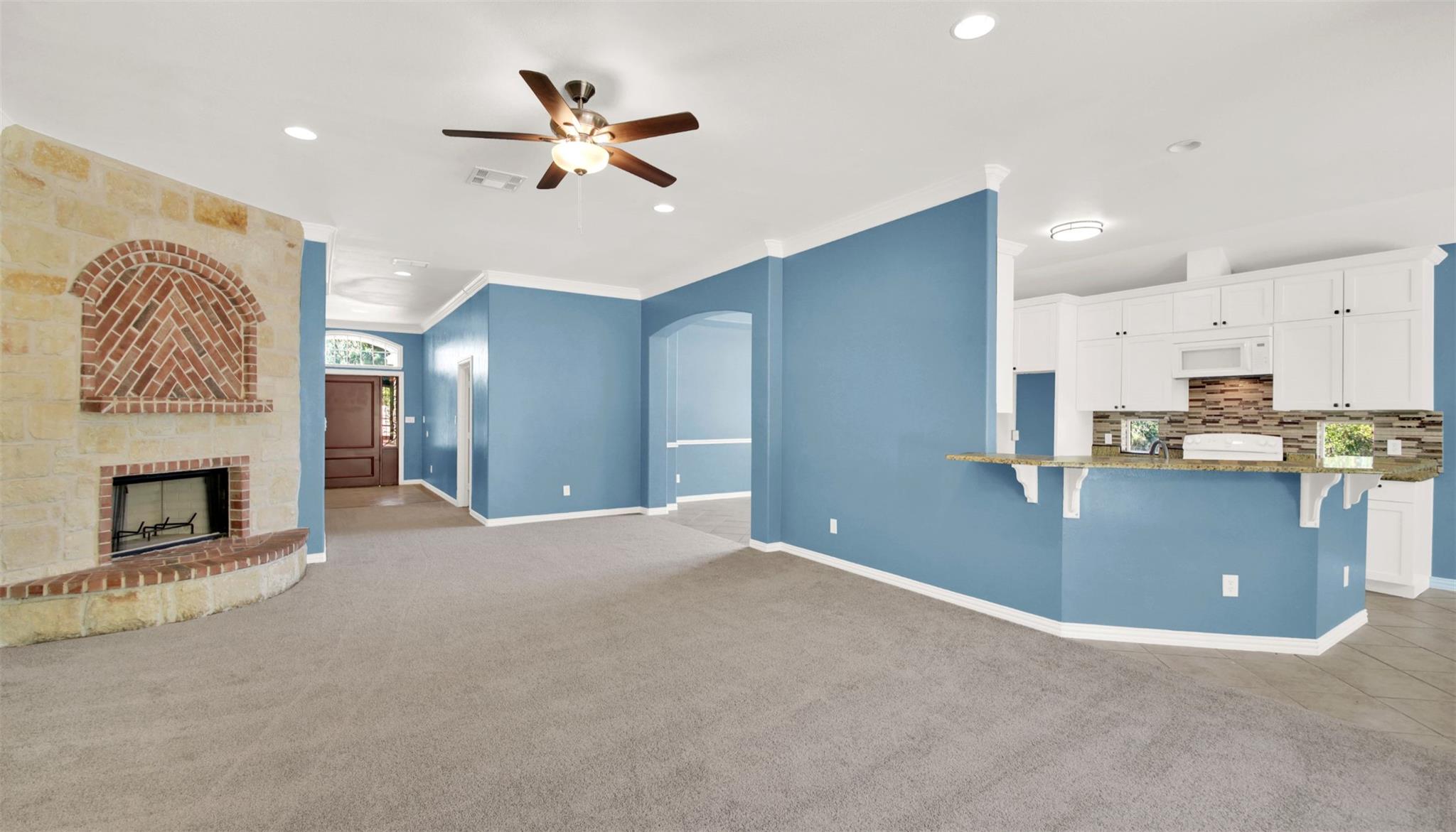 230 Heritage Oaks Dr, Cedar Creek, TX 78612