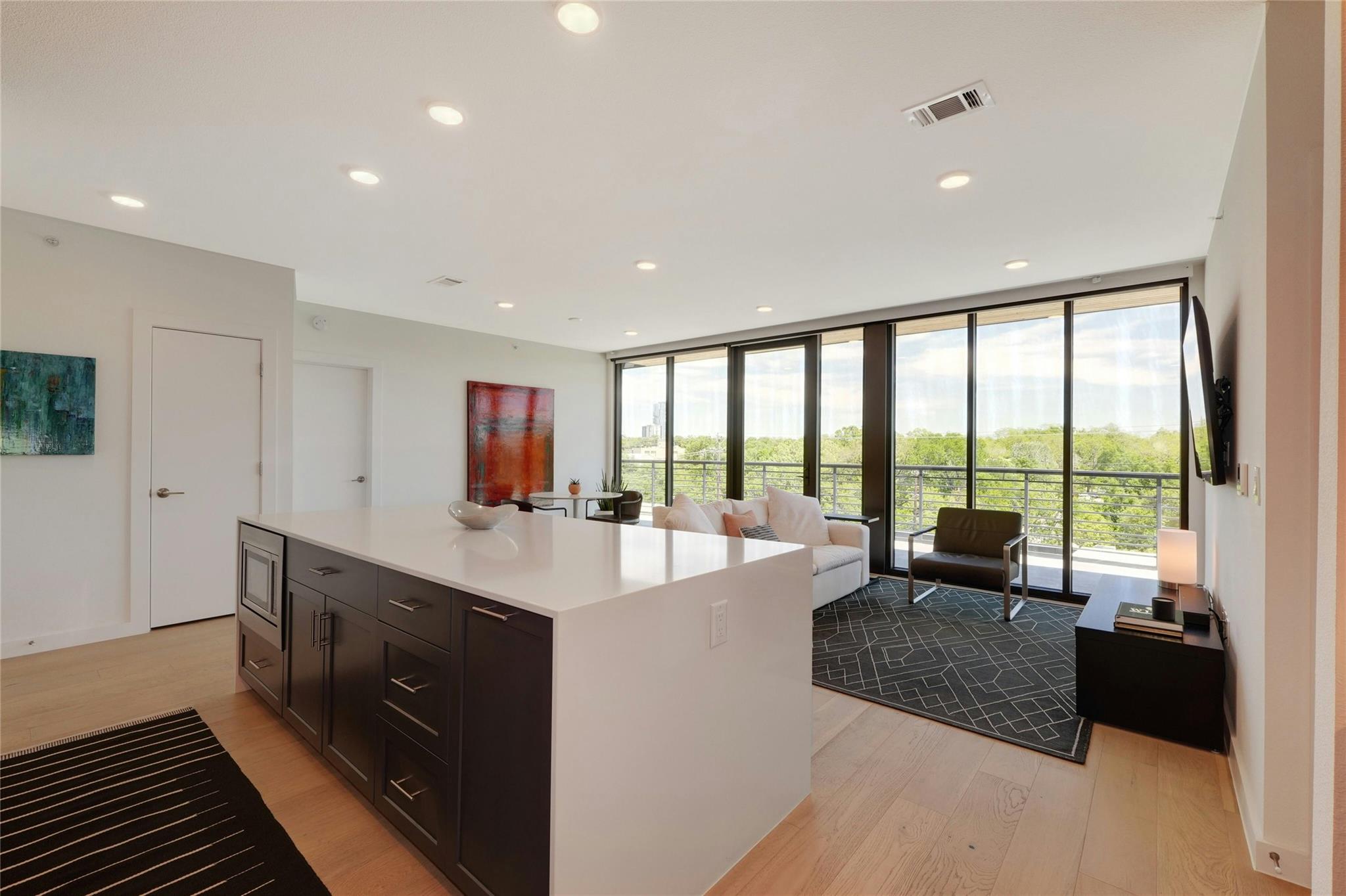 1600 S 1st St # 403, Austin, TX 78704