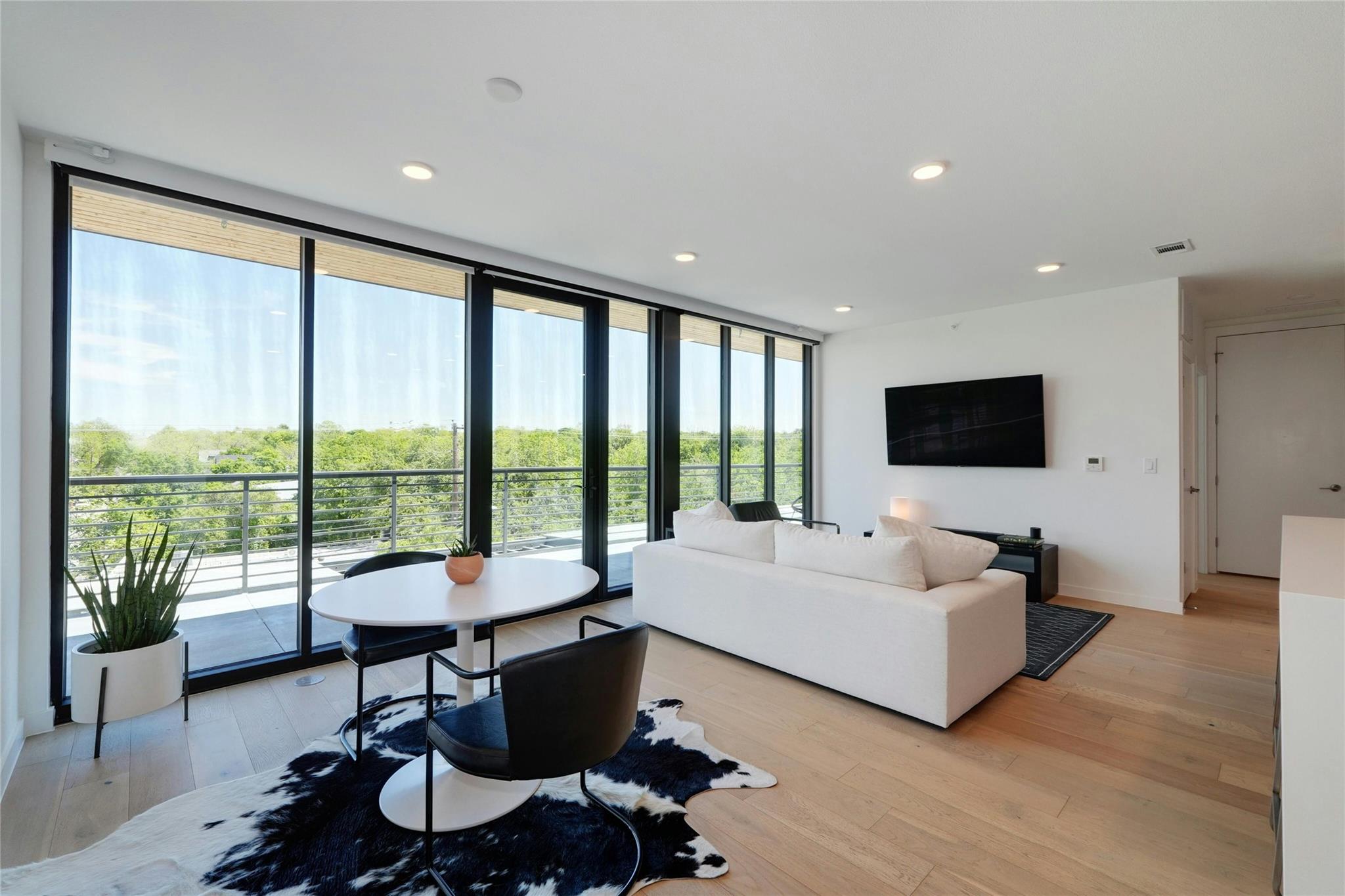 1600 S 1st St # 403, Austin, TX 78704