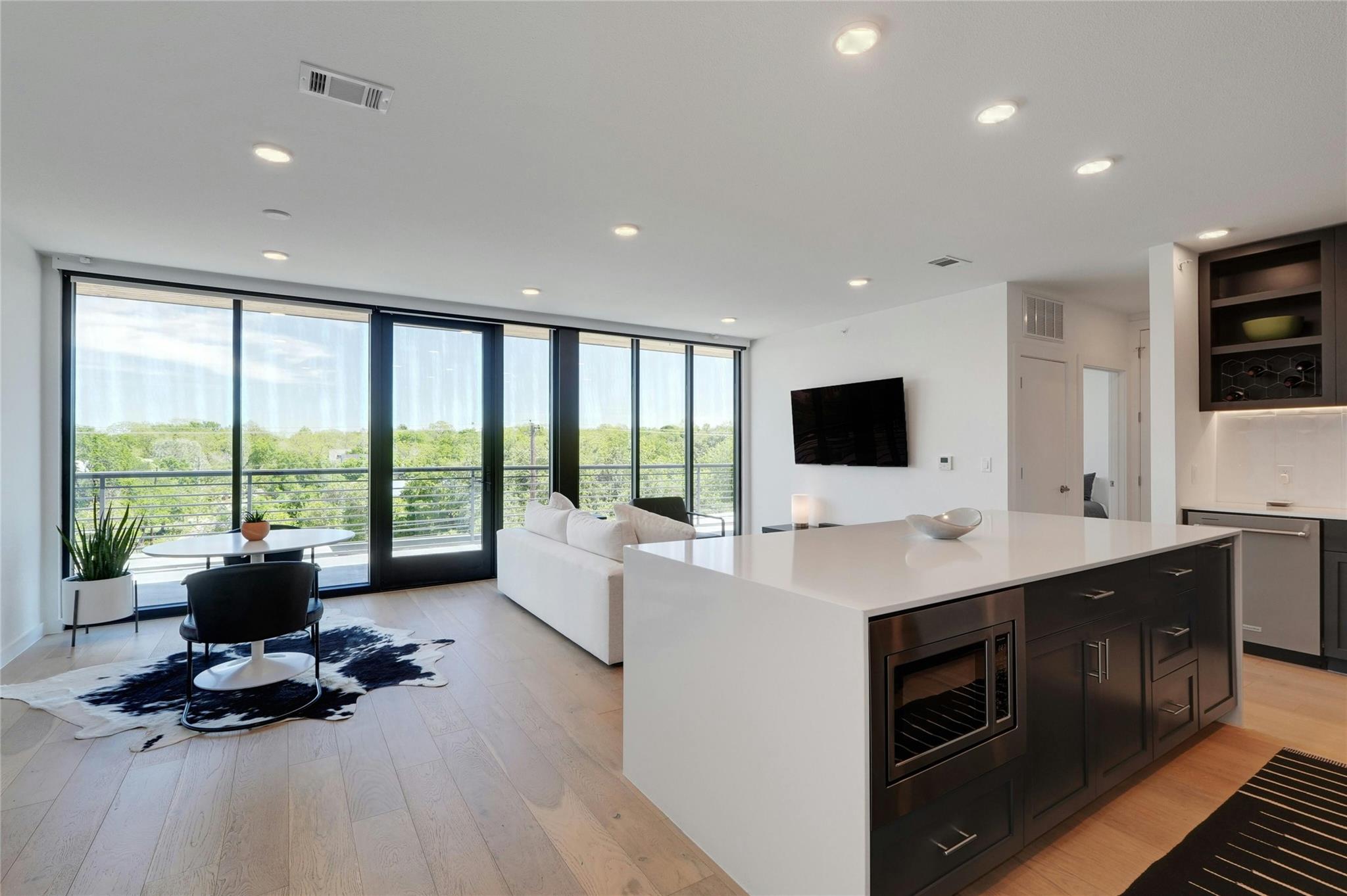 1600 S 1st St # 403, Austin, TX 78704