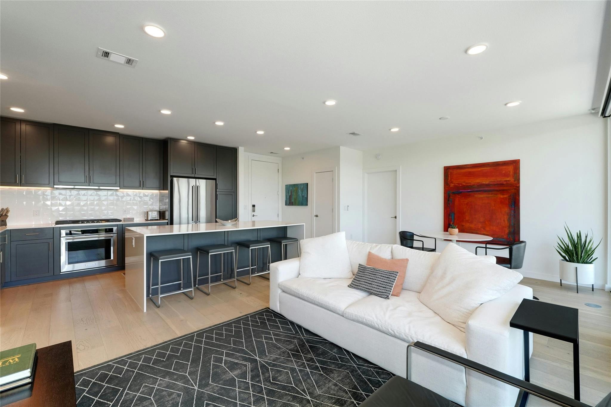 1600 S 1st St # 403, Austin, TX 78704