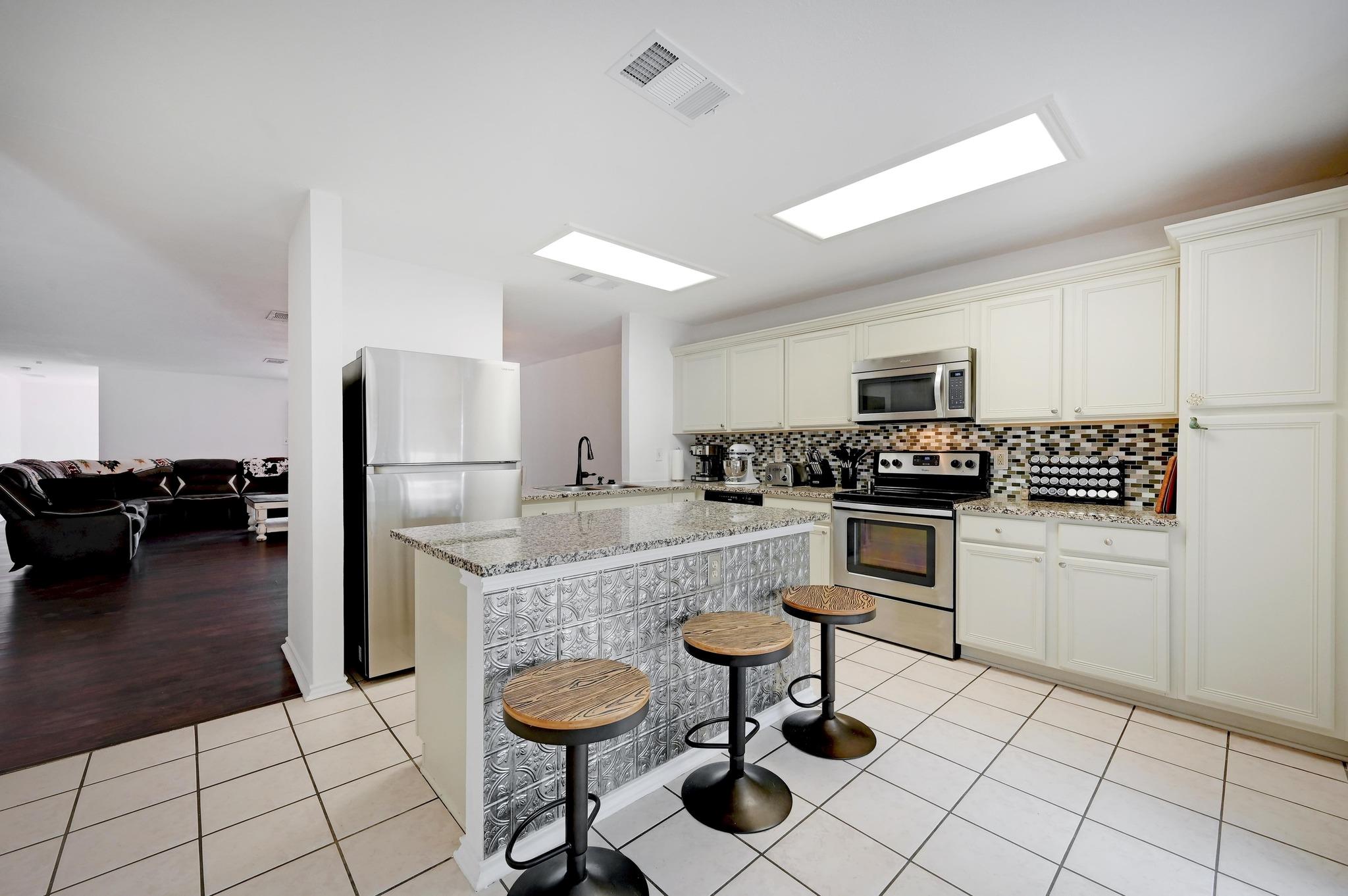 7410 Tom Watson Ct, San Antonio, TX 78244