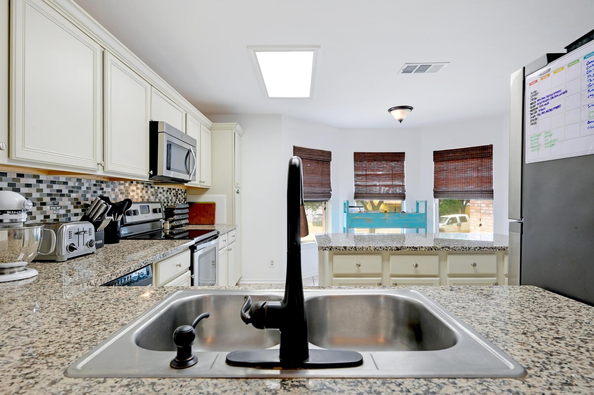 7410 Tom Watson Ct, San Antonio, TX 78244