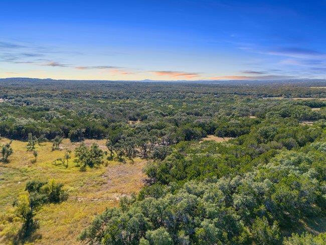 618 Windmill Ridge Dr, Blanco, TX 78606