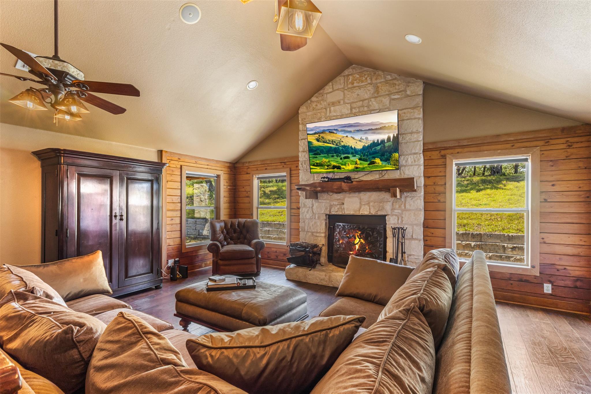 4905 Creek Meadow Cv, Spicewood, TX 78669