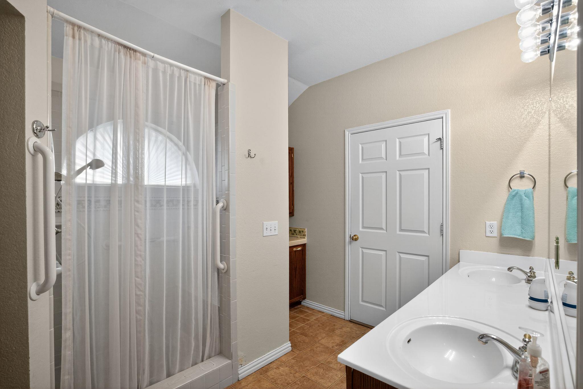 1410 Colton Ln, Lockhart, TX 78644