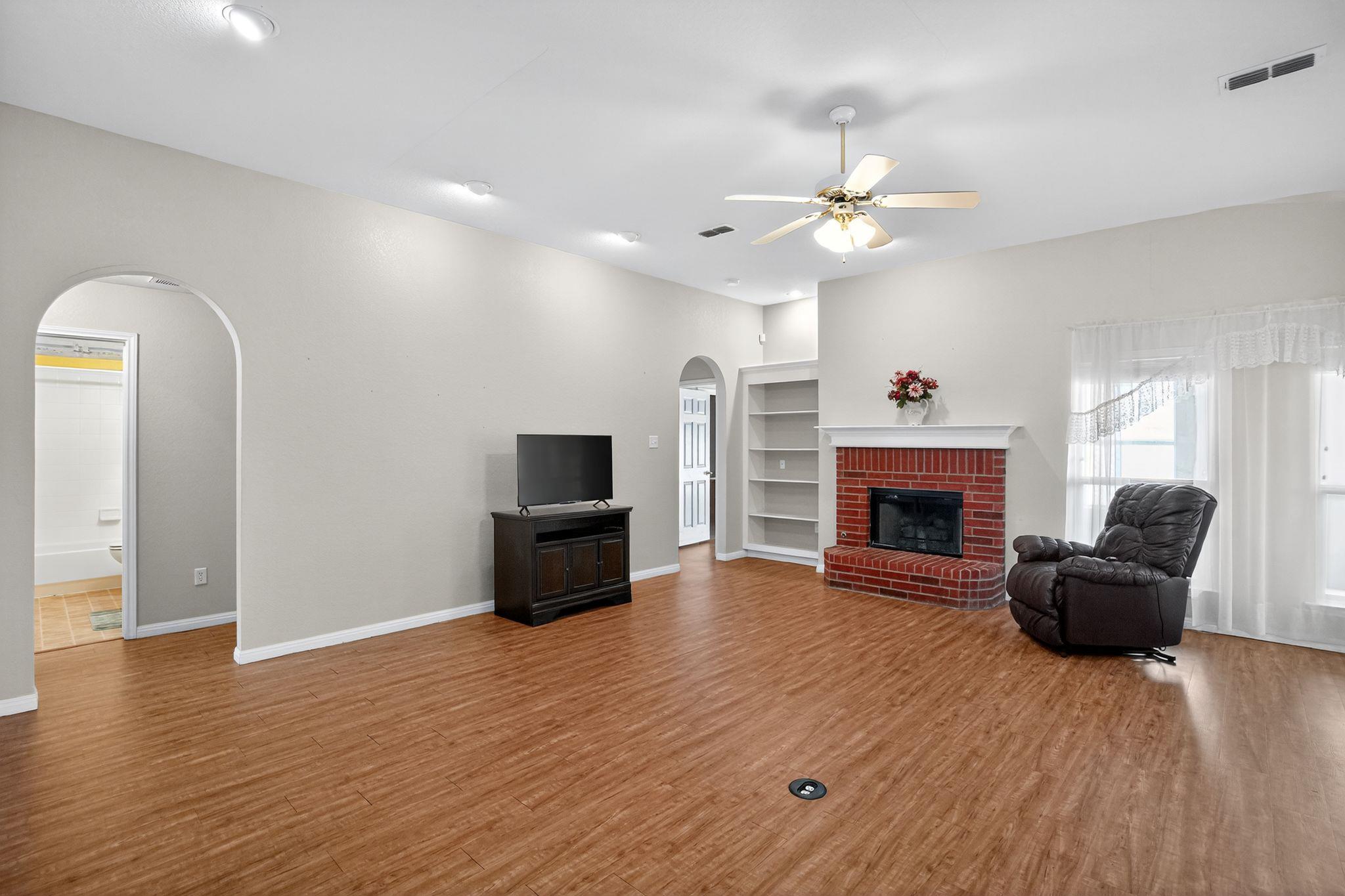 1410 Colton Ln, Lockhart, TX 78644