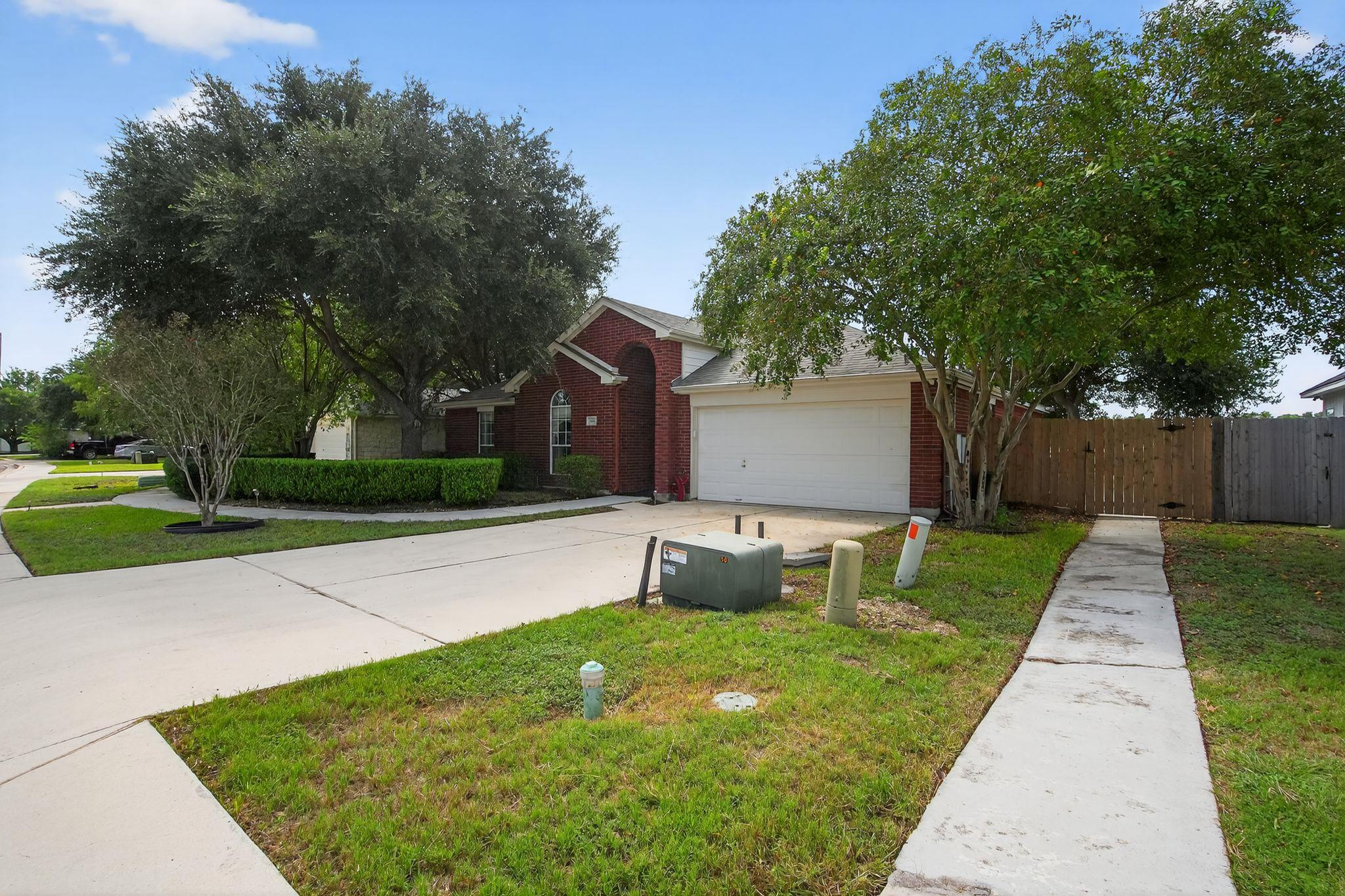 1410 Colton Ln, Lockhart, TX 78644