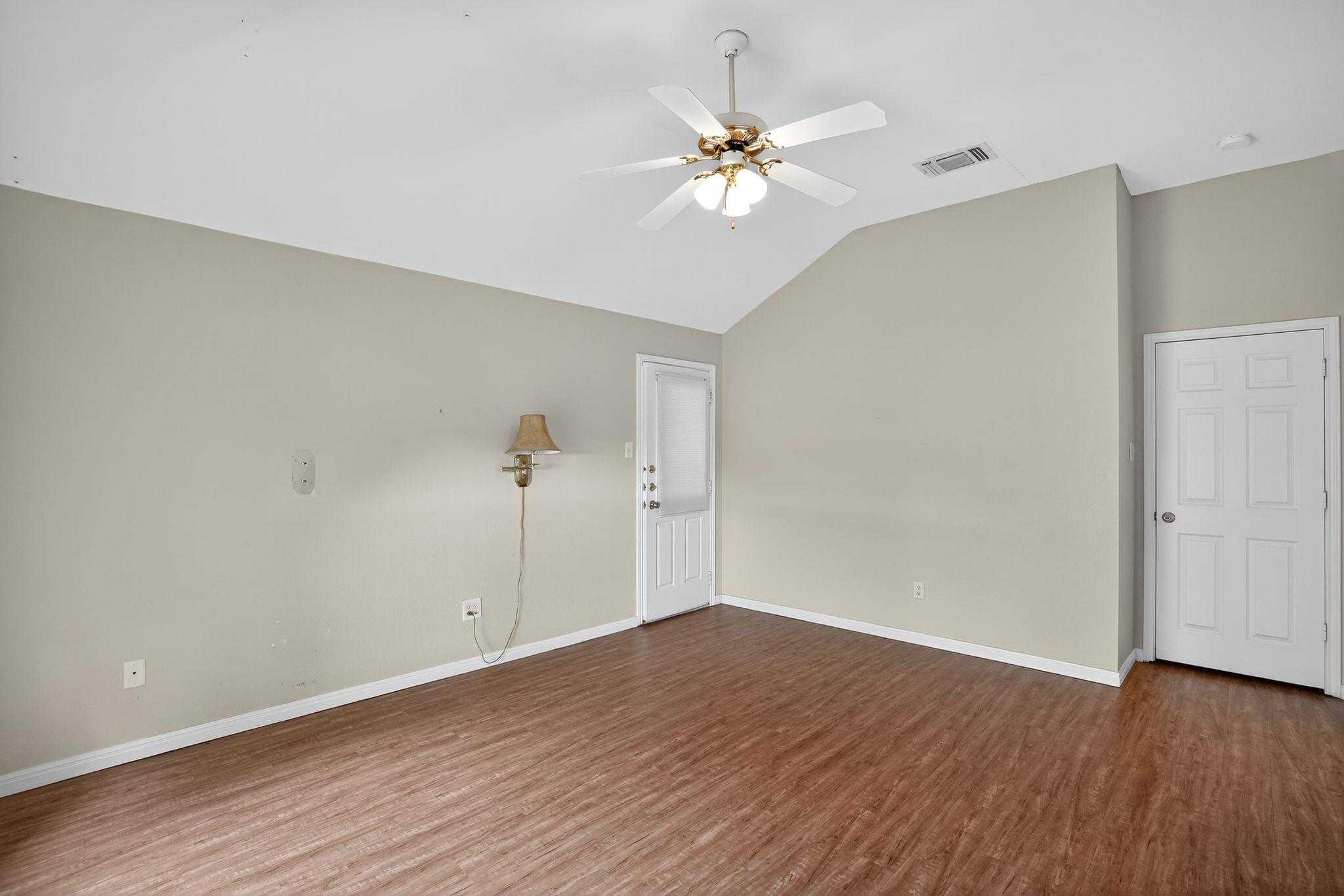 1410 Colton Ln, Lockhart, TX 78644