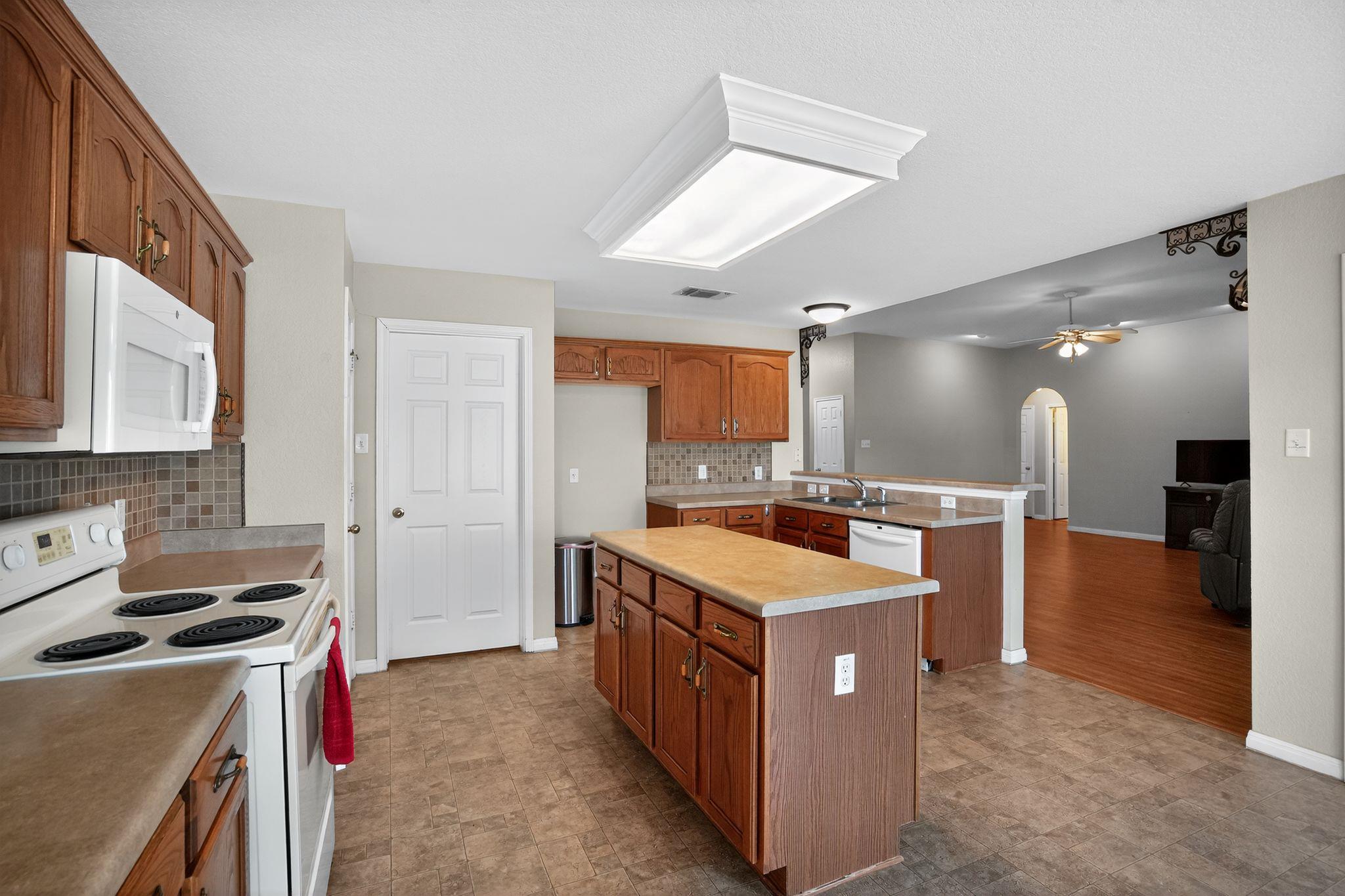 1410 Colton Ln, Lockhart, TX 78644