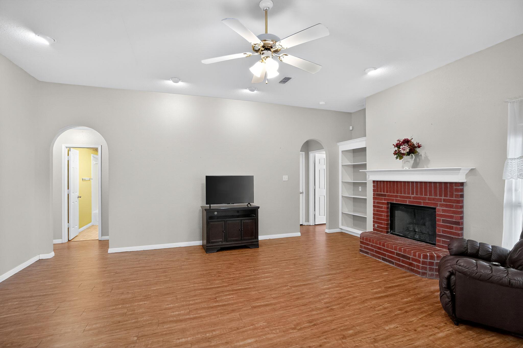 1410 Colton Ln, Lockhart, TX 78644