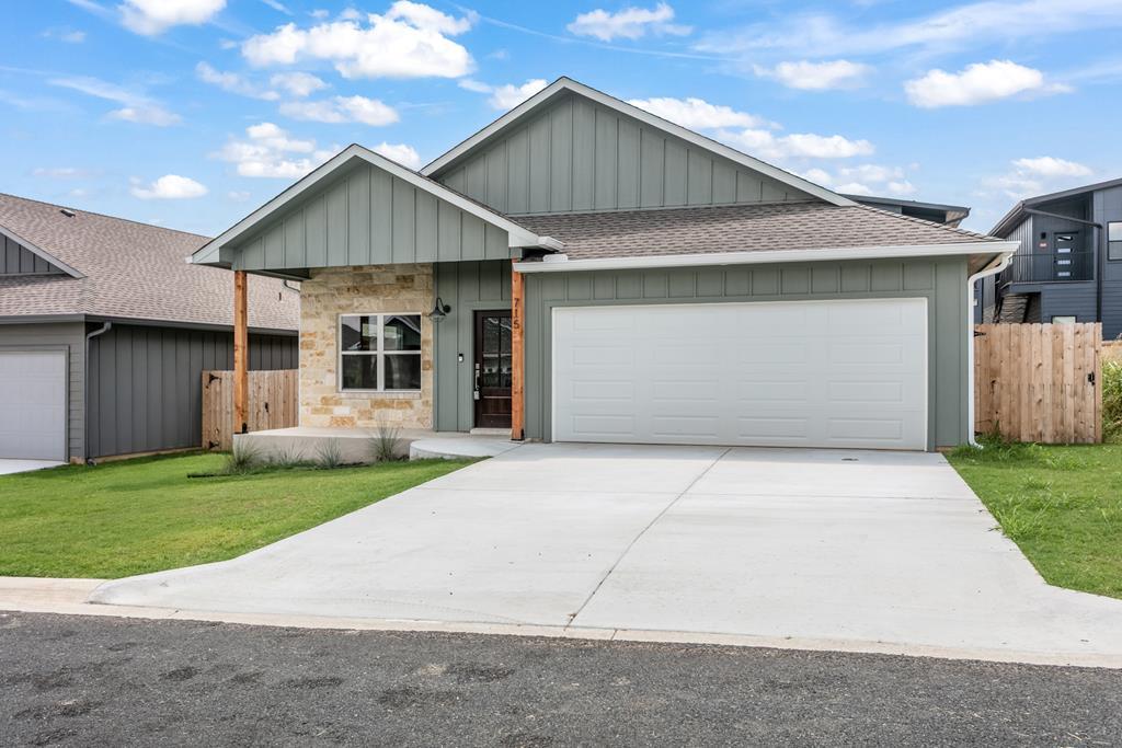 715 Wedgewood Ln, Fredericksburg, TX 78624
