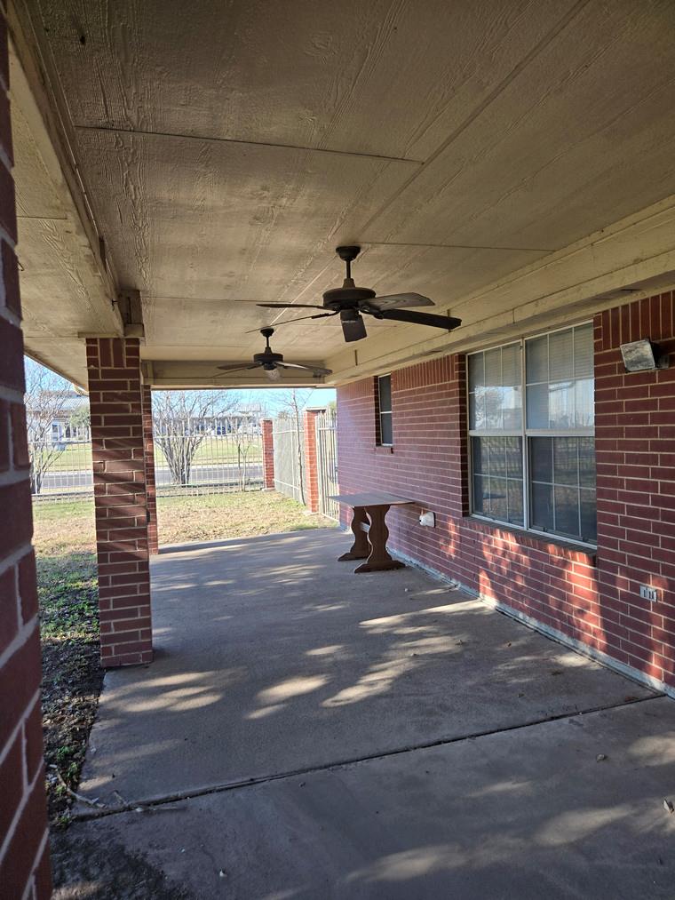 2607 Cherrylawn Dr, Taylor, TX 76574