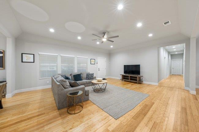 422 E Woodlawn Ave, San Antonio, TX 78212