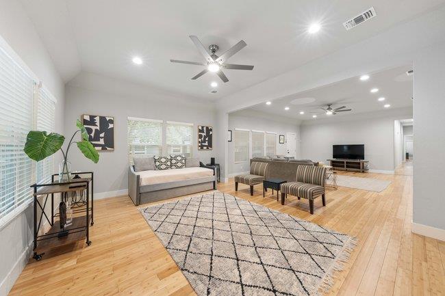 422 E Woodlawn Ave, San Antonio, TX 78212