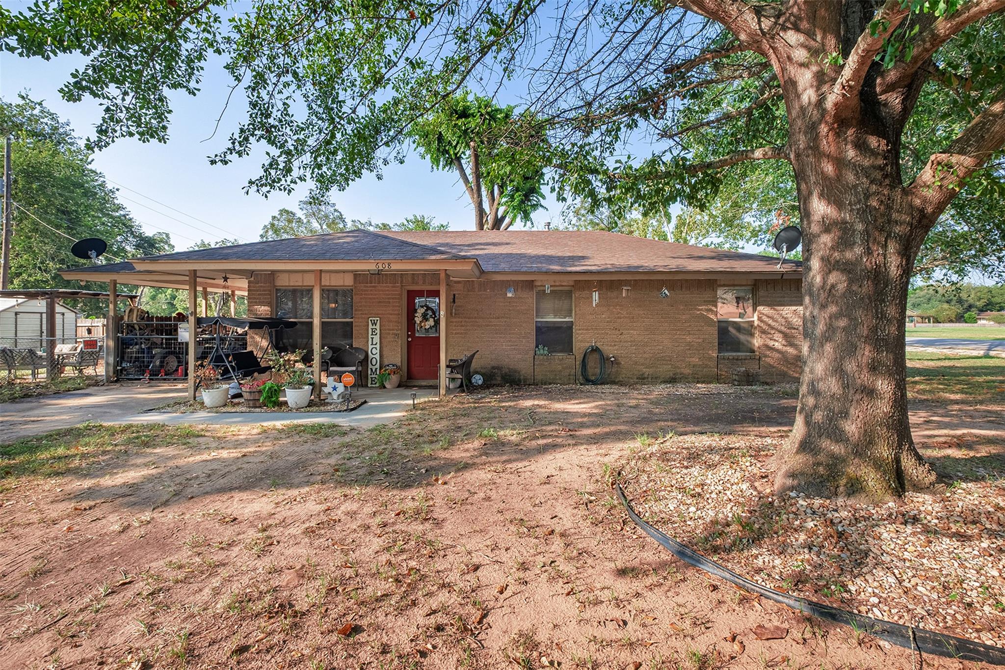 608 Wilkes St, Smithville, TX 78957