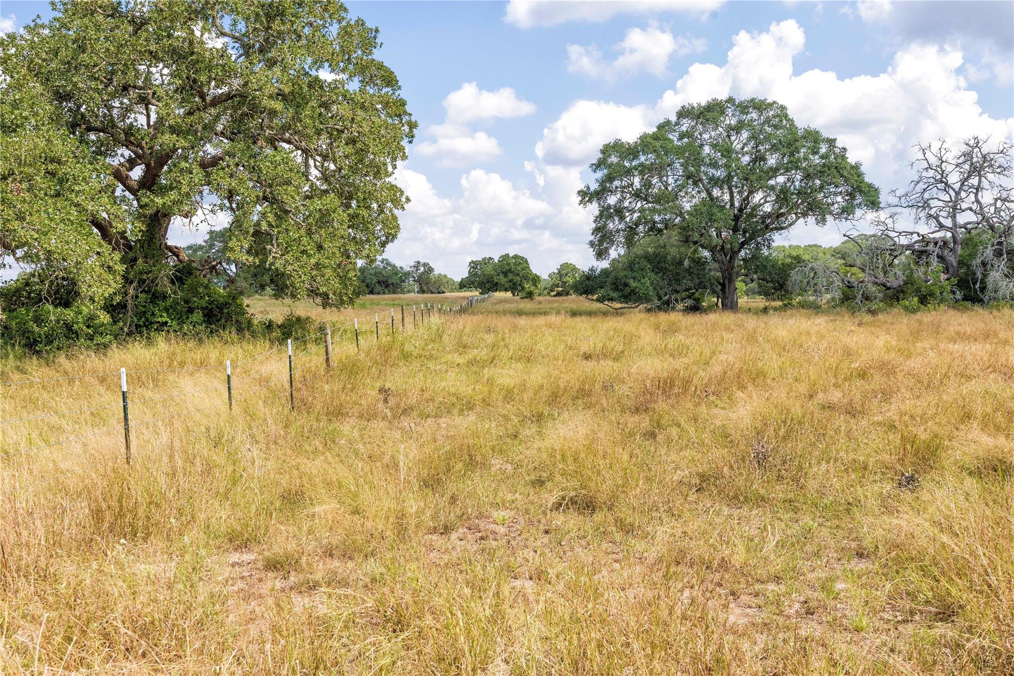 265 Boulton Creek Rd, Flatonia, TX 78941