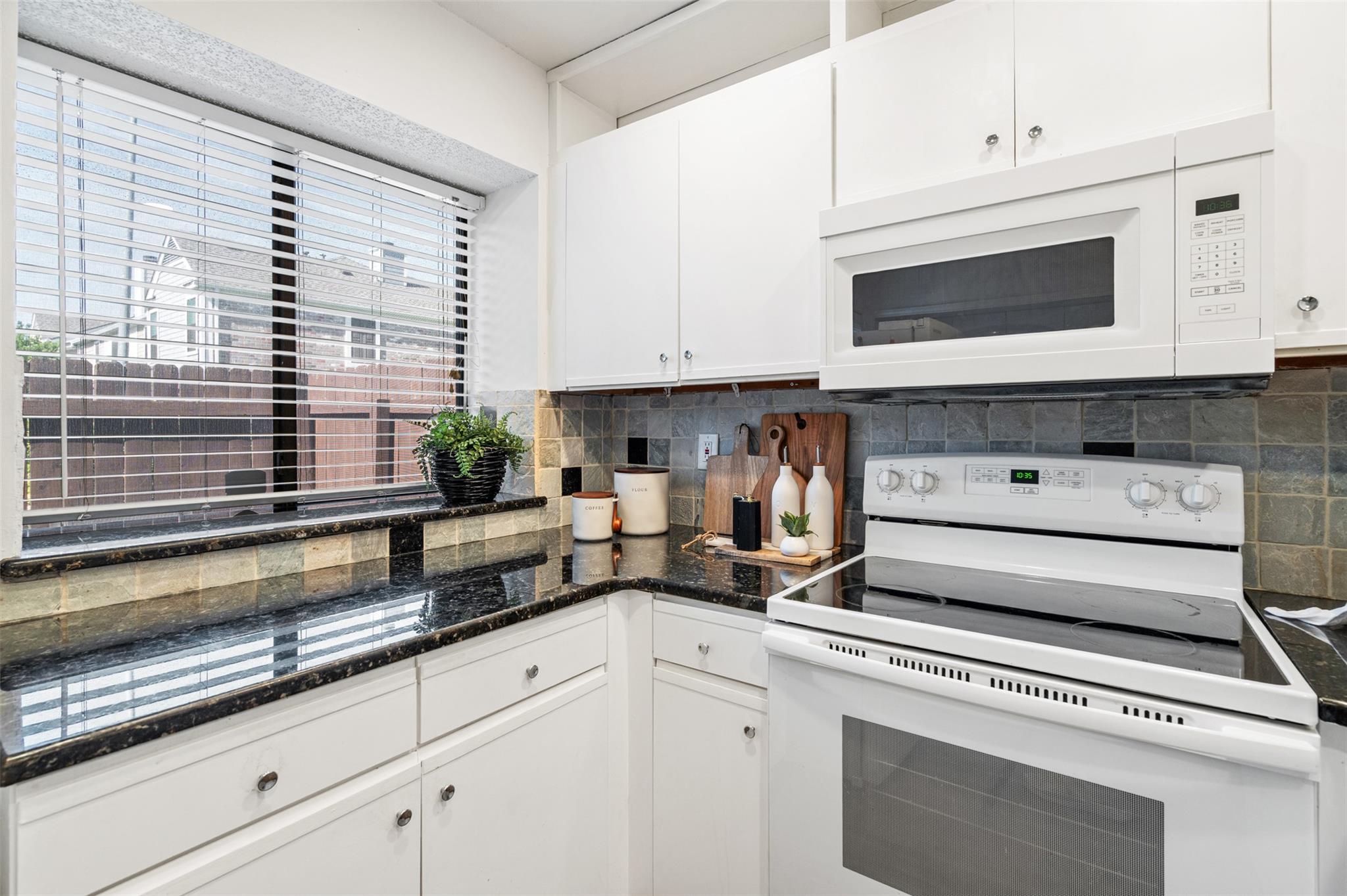 12325 Los Indios Trl # 27, Austin, TX 78729